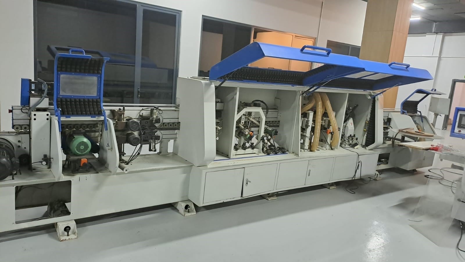 KDT - 468 JHSA Kenar Bantlama Makinesi