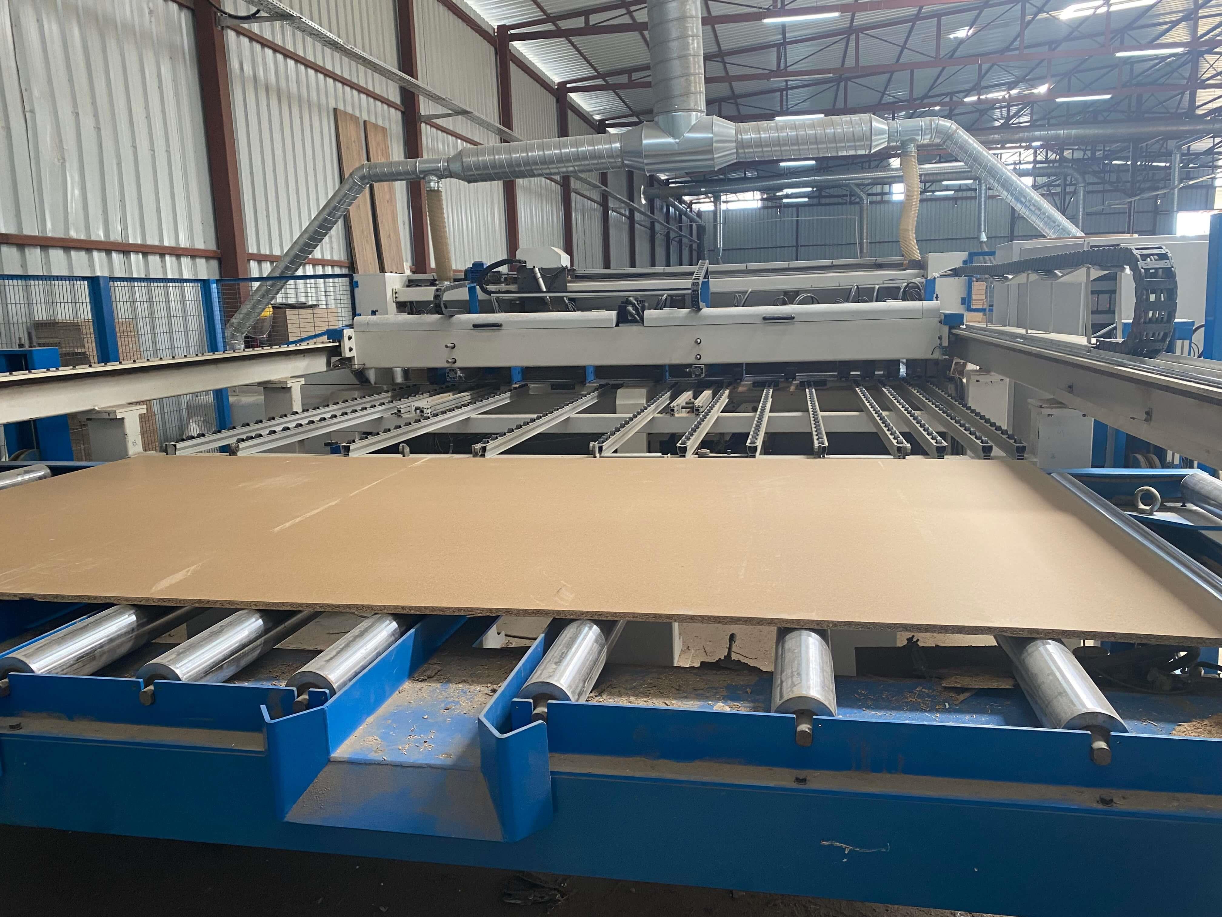 Kdt Sawtech Ks Pro 38 L Yandan Yüklemeli Asansörlü Panel Ebatlama Makinesi (2014)
