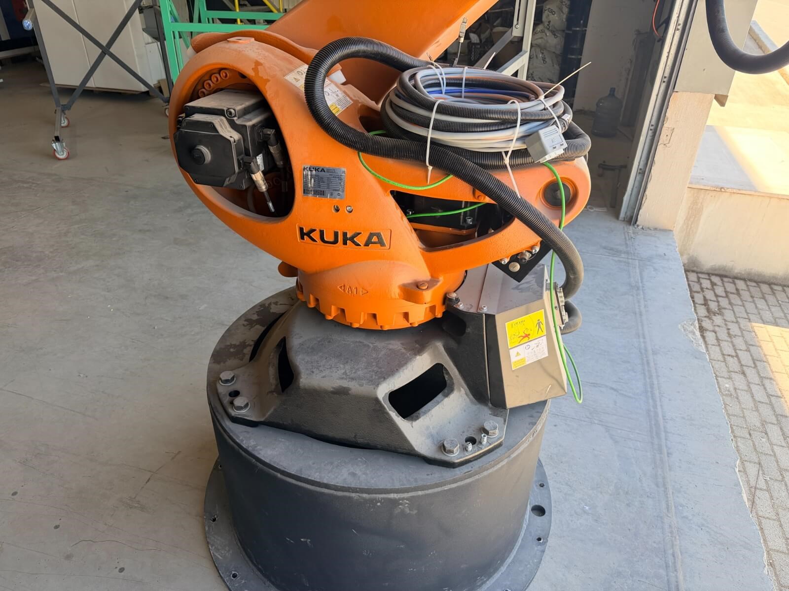 KUKA Quantec KR 180 R 3200 PA  FLR Makinesi (2021)