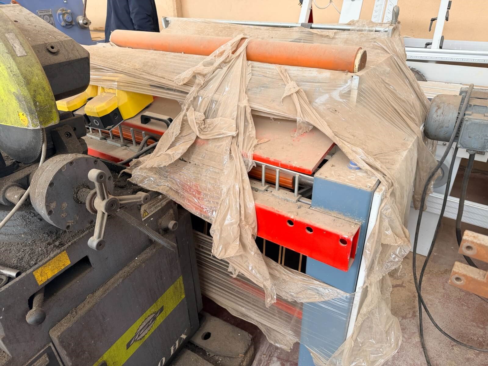 LİNEER LM-BT/1200 Kolon Germe Makinası