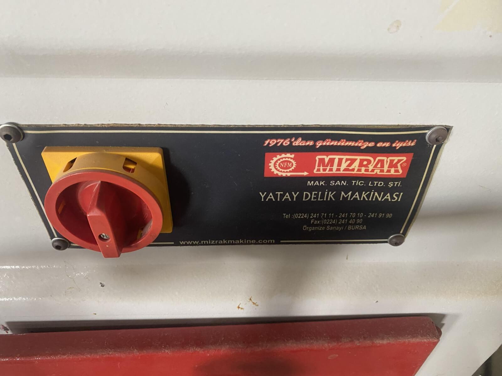 Mızrak Yatay Delik Makinesi