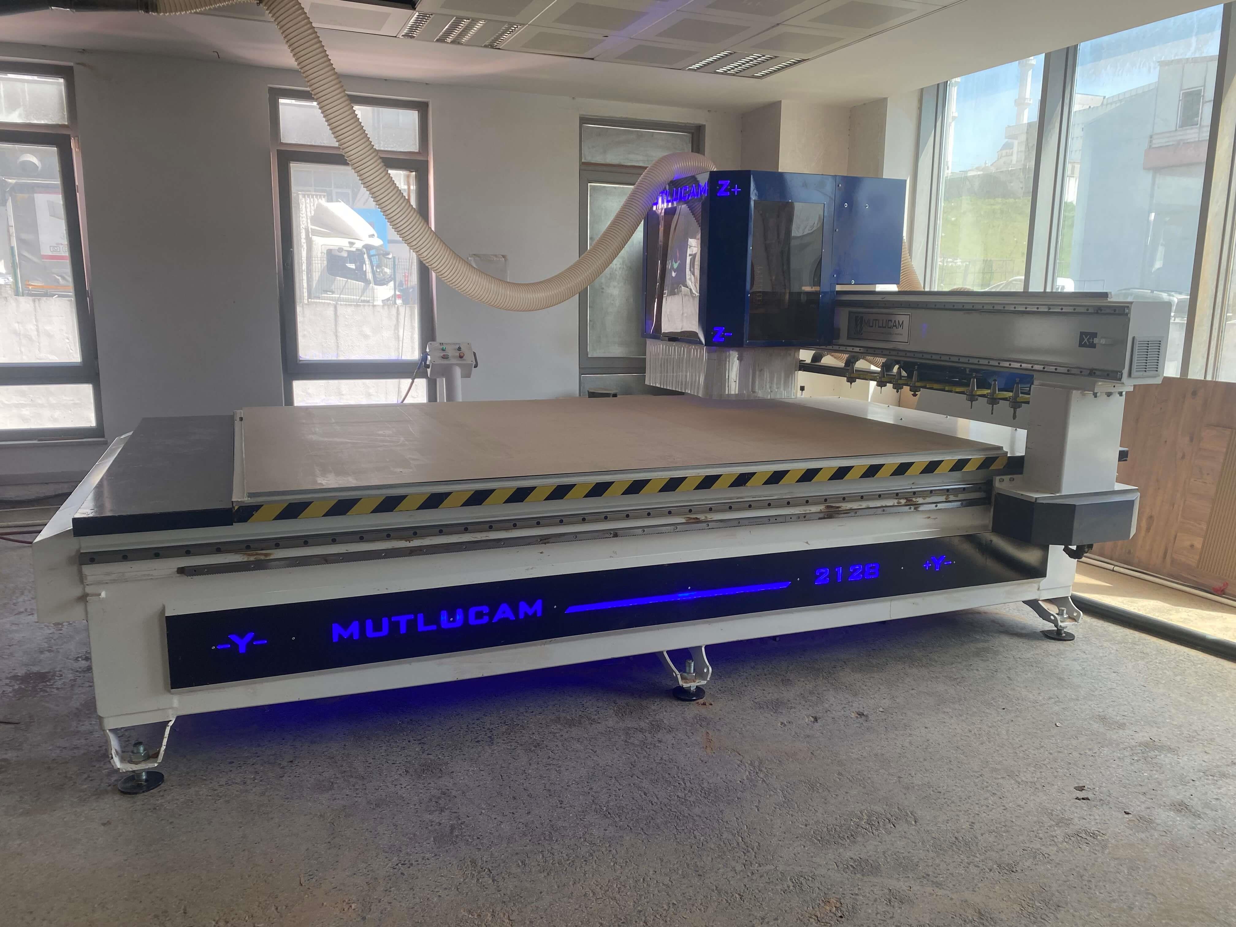 Mutlucam 2128 Matkap Gruplu, Süpürmeli Düz Tabla Cnc Makinesi