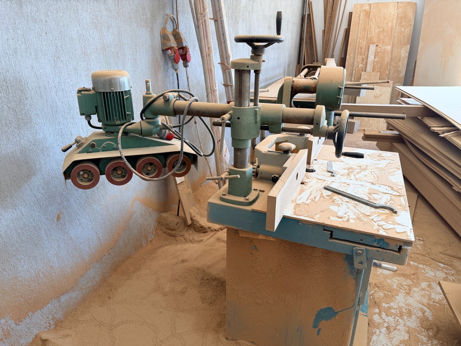 Netmak FR 2000 S Robotlu Dik Freze Makinesi