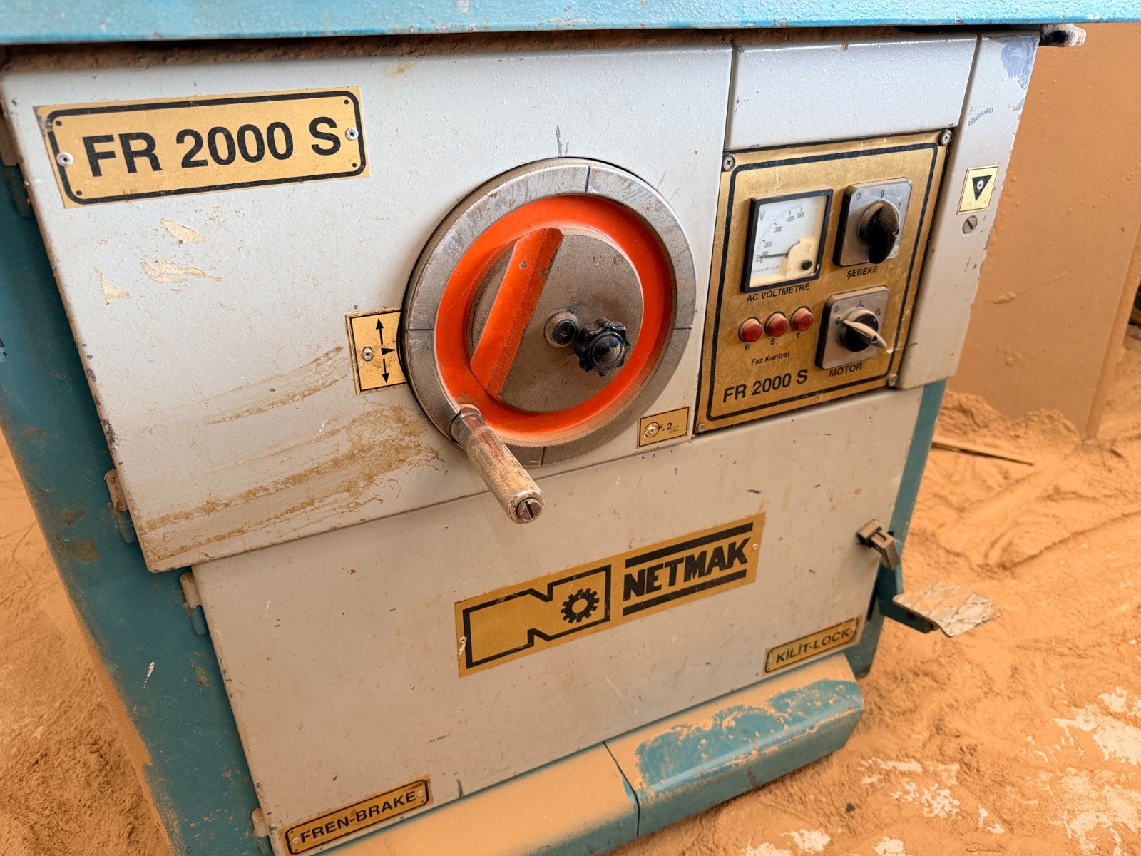 Netmak FR 2000 S Robotlu Dik Freze Makinesi