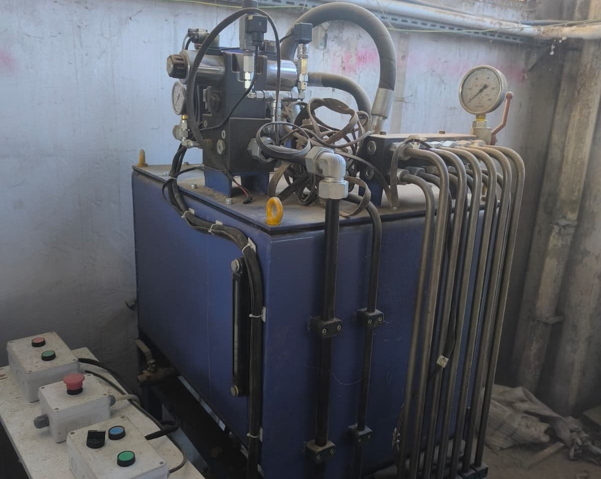Özel Üretim 110*220 Ölçü 180 Ton Basar Soğuk Pres Makinesi