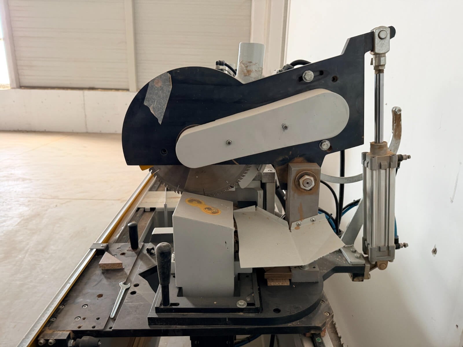 ÖZGENÇ WDE 300 Çift Gönye 45-90 Çift Testere Kesim Kavela Zıvana Makinesi (2019)