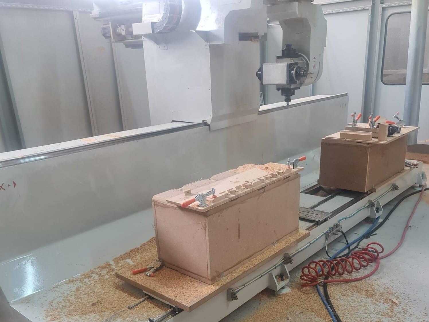 Pade Omega 5 Eksen Şarjörlü Cnc Makinesi (2009)