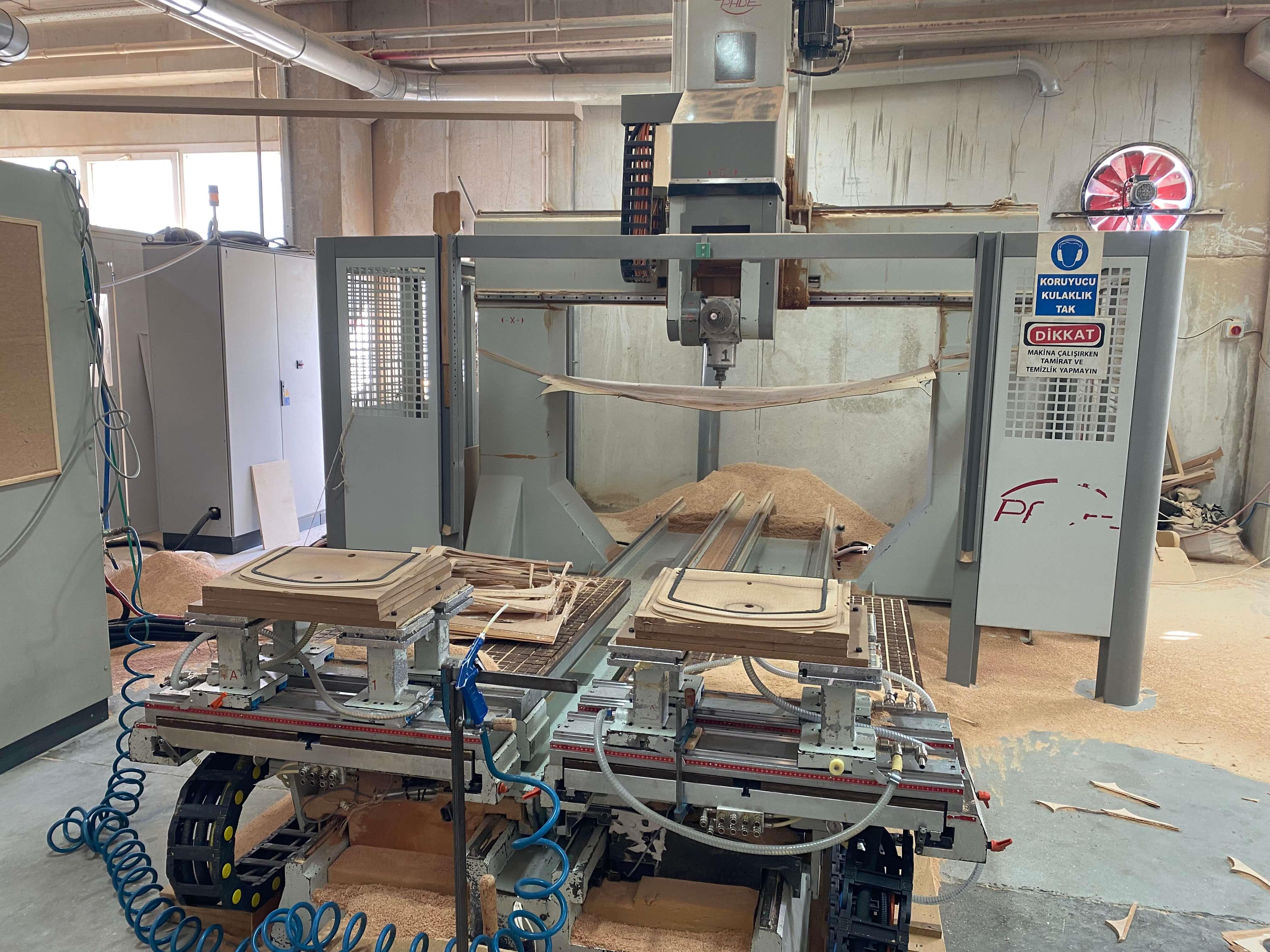 Pade Uni 5 Spin 5 Eksen Cnc Makinesi (2005)