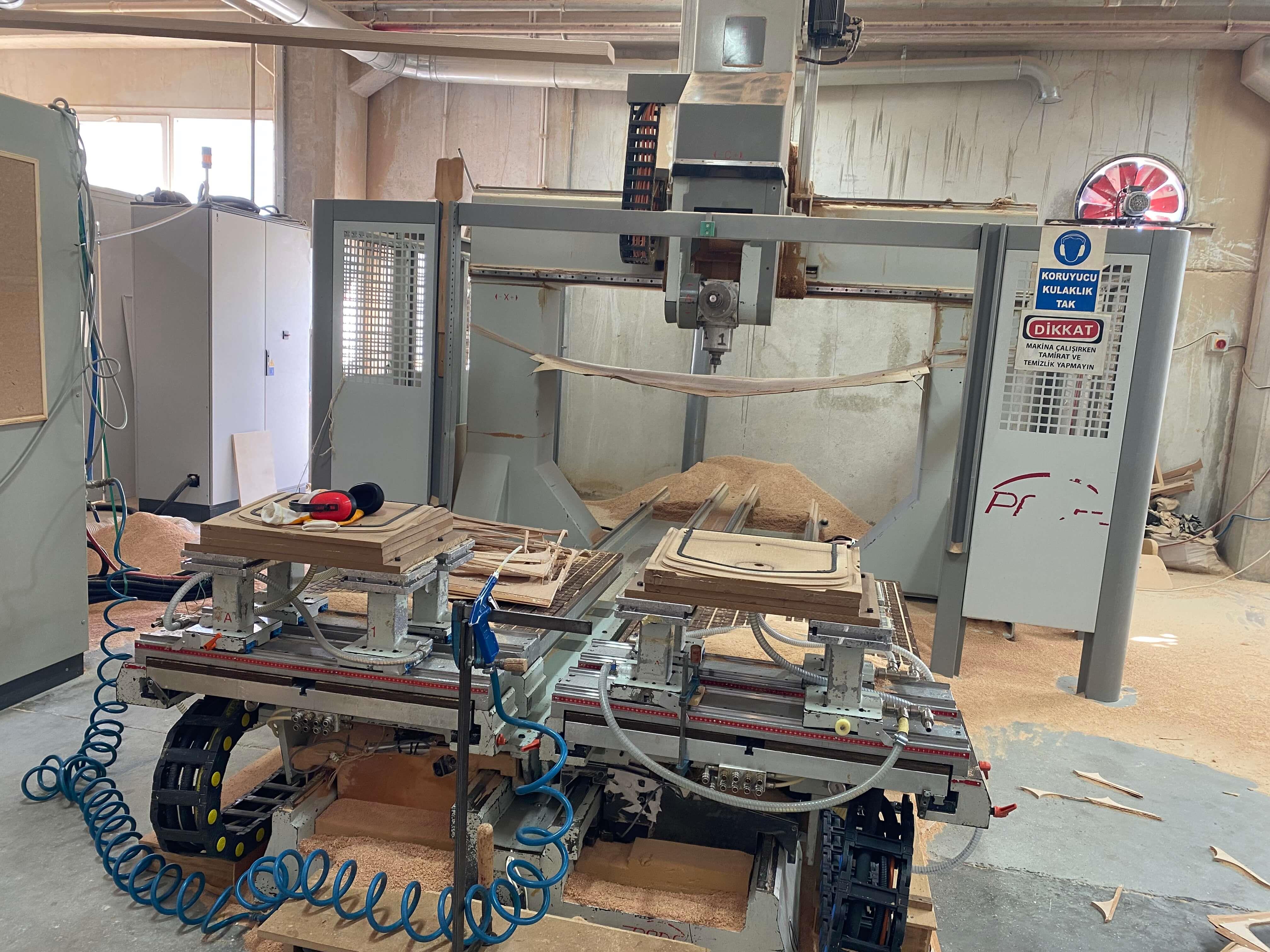 Pade Uni 5 Spin 5 Eksen Cnc Makinesi (2005)