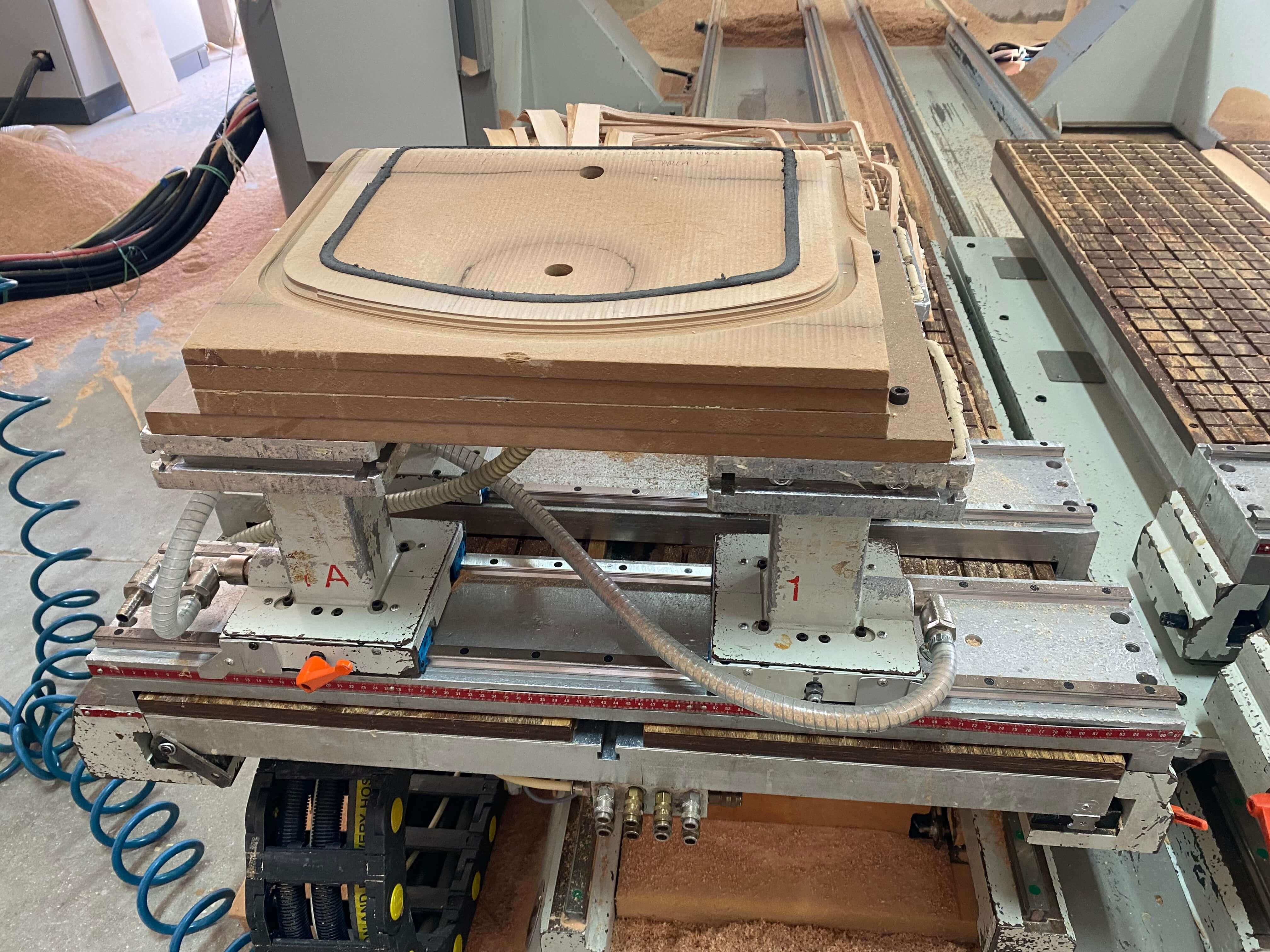 Pade Uni 5 Spin 5 Eksen Cnc Makinesi (2005)