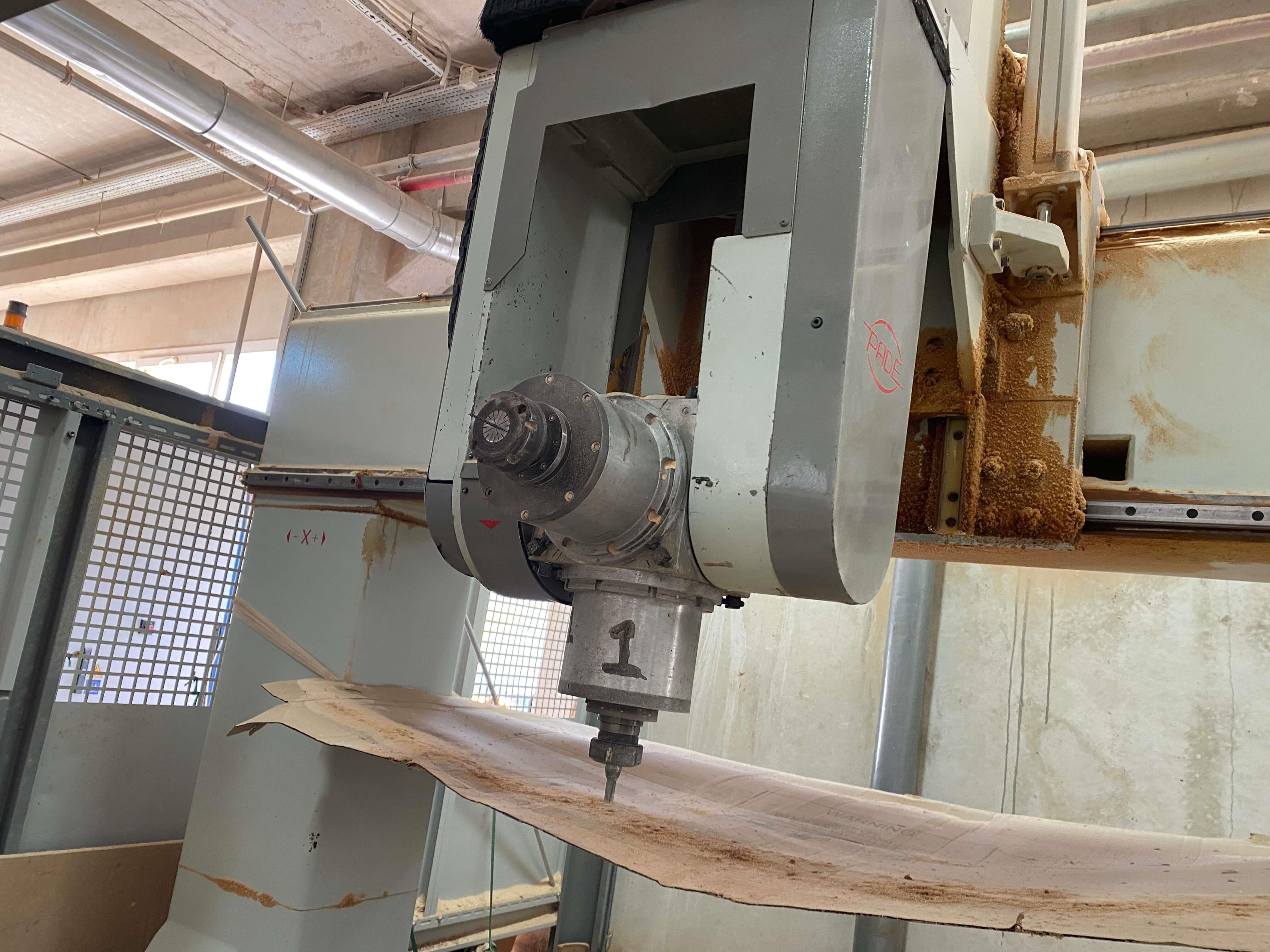 Pade Uni 5 Spin 5 Eksen Cnc Makinesi (2005)