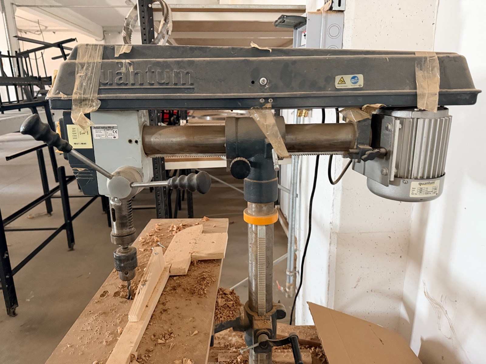 QUANTUM Radyal Matkap RB 6 T Delik Delme Makinesi