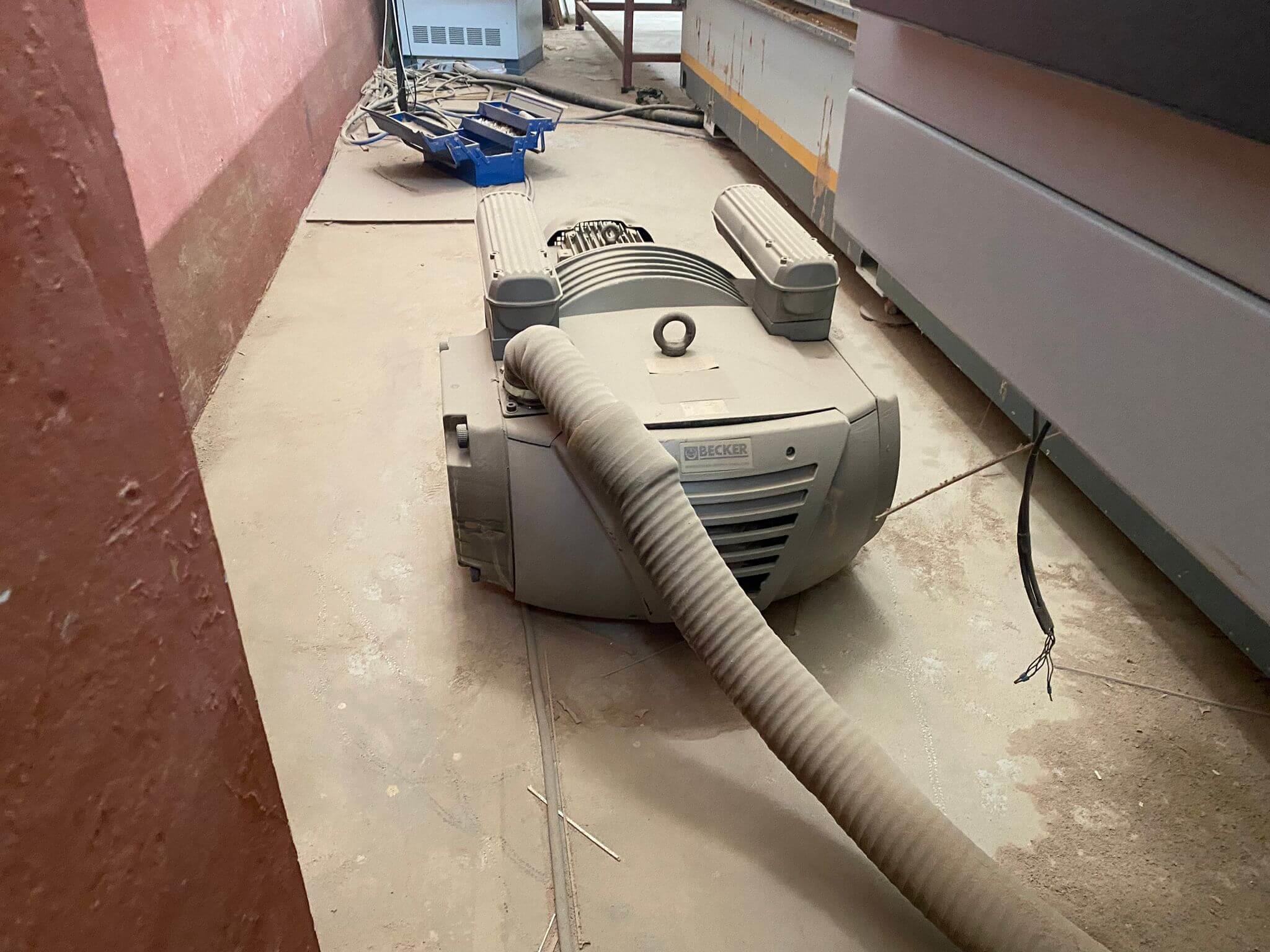 Reksis 2137 Treks K200 Otomatik Süpürme Boşaltmalı Düz Tabla Cnc Makinesi (2021)