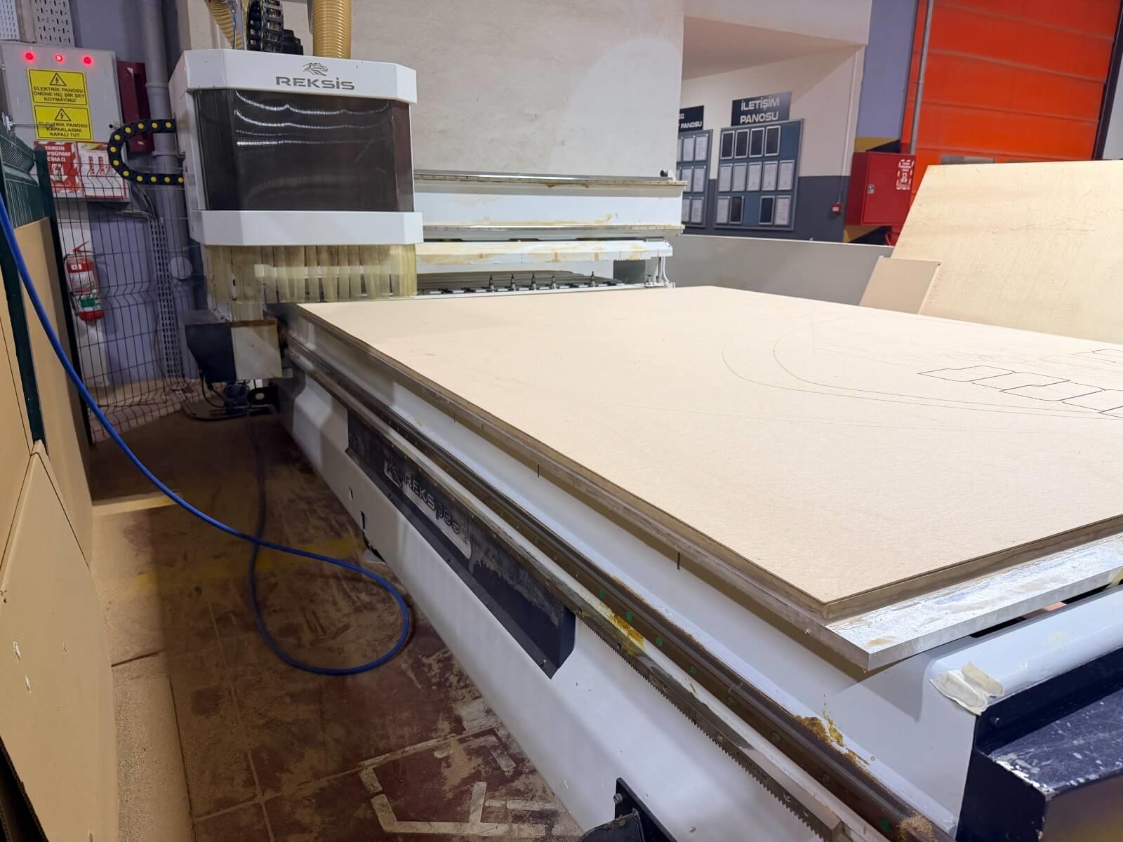 Reksis Rekspeed 2136 Düz Tabla Süpürmeli Cnc Makinesi (2023)