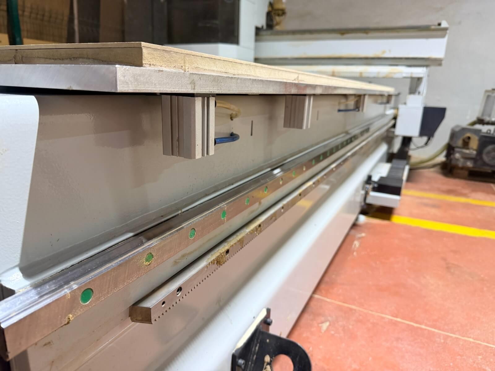 Reksis Rekspeed 2136 Düz Tabla Süpürmeli Cnc Makinesi (2023)