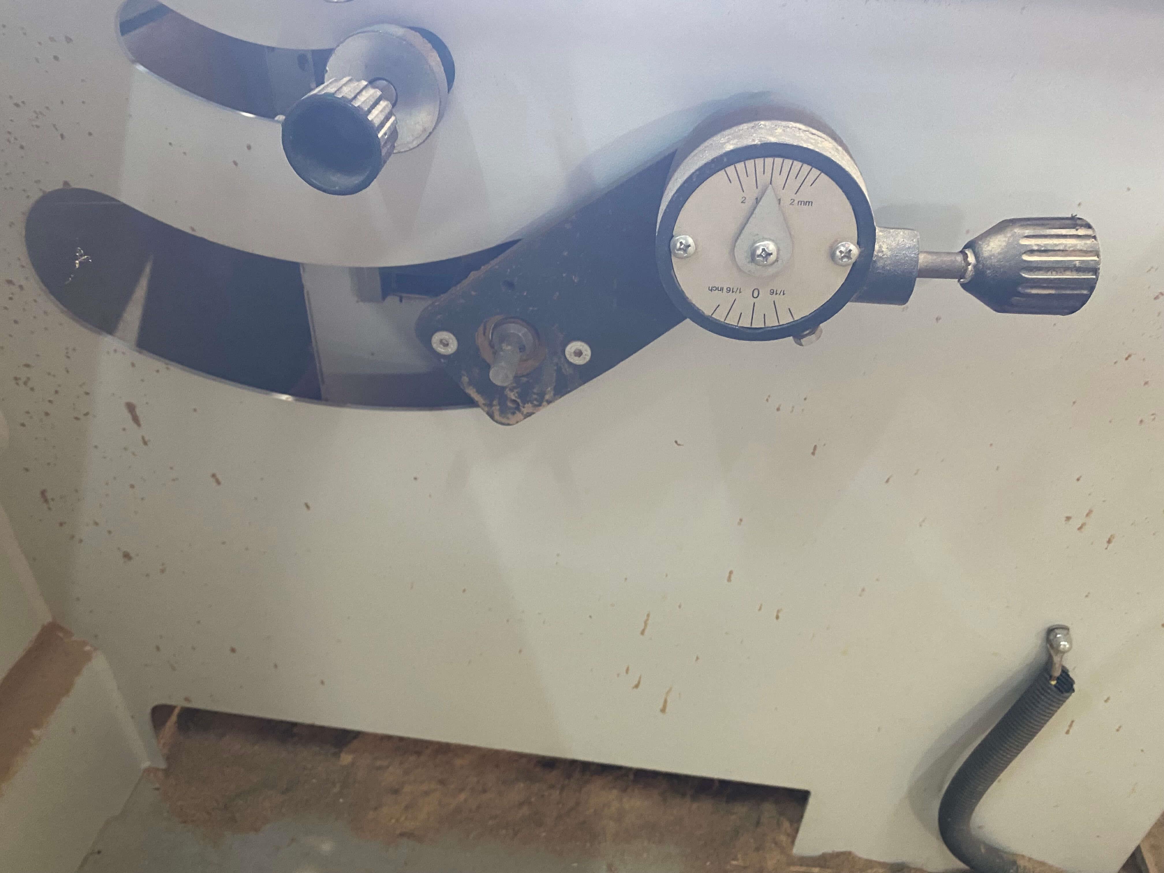 Robland Nz 3200 Çizicili Yatar Daire Kesim Makinesi