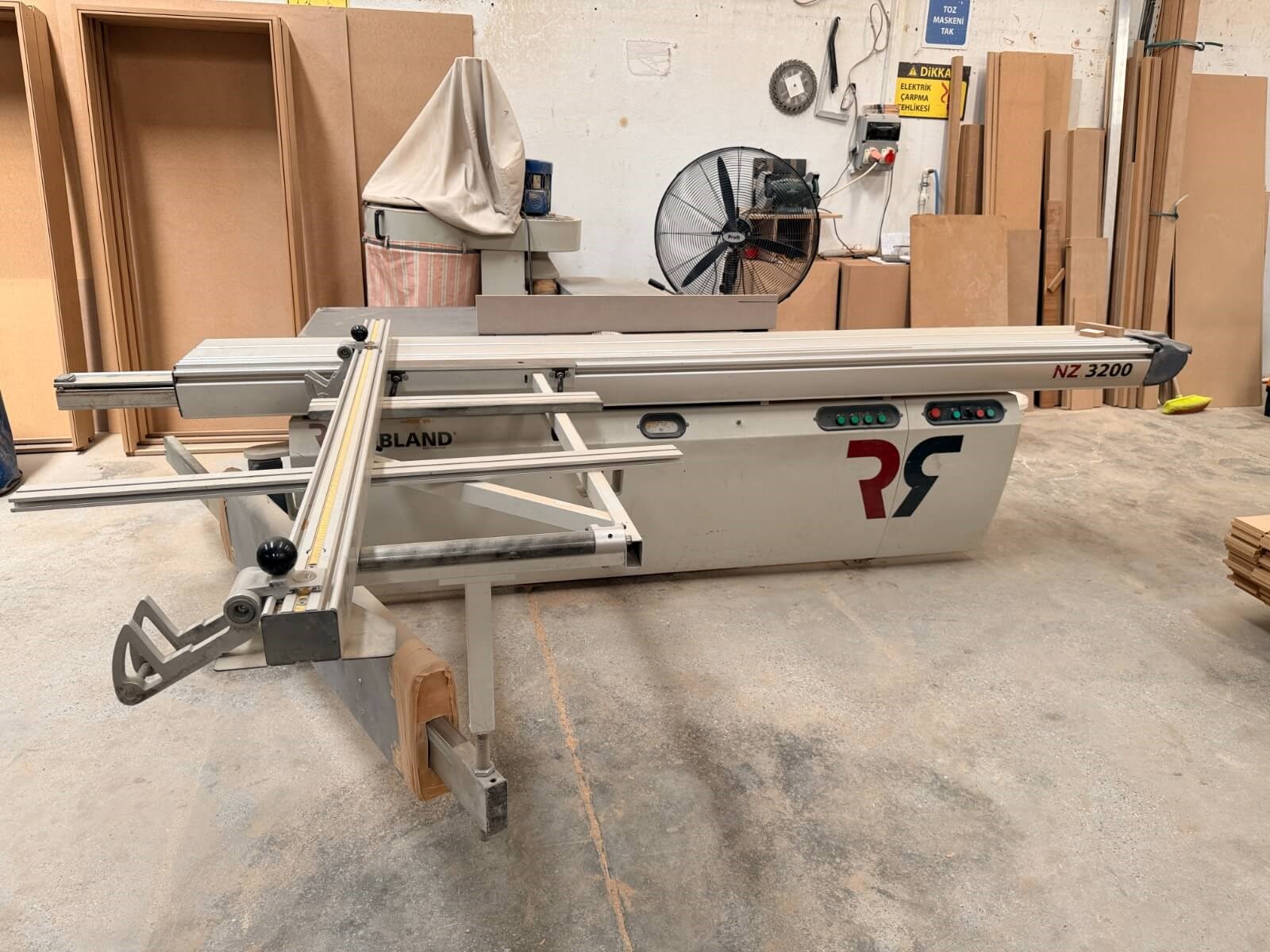ROBLAND NZ 3200 Çizicili Yatar Daire Kesim Makinesi (2010)
