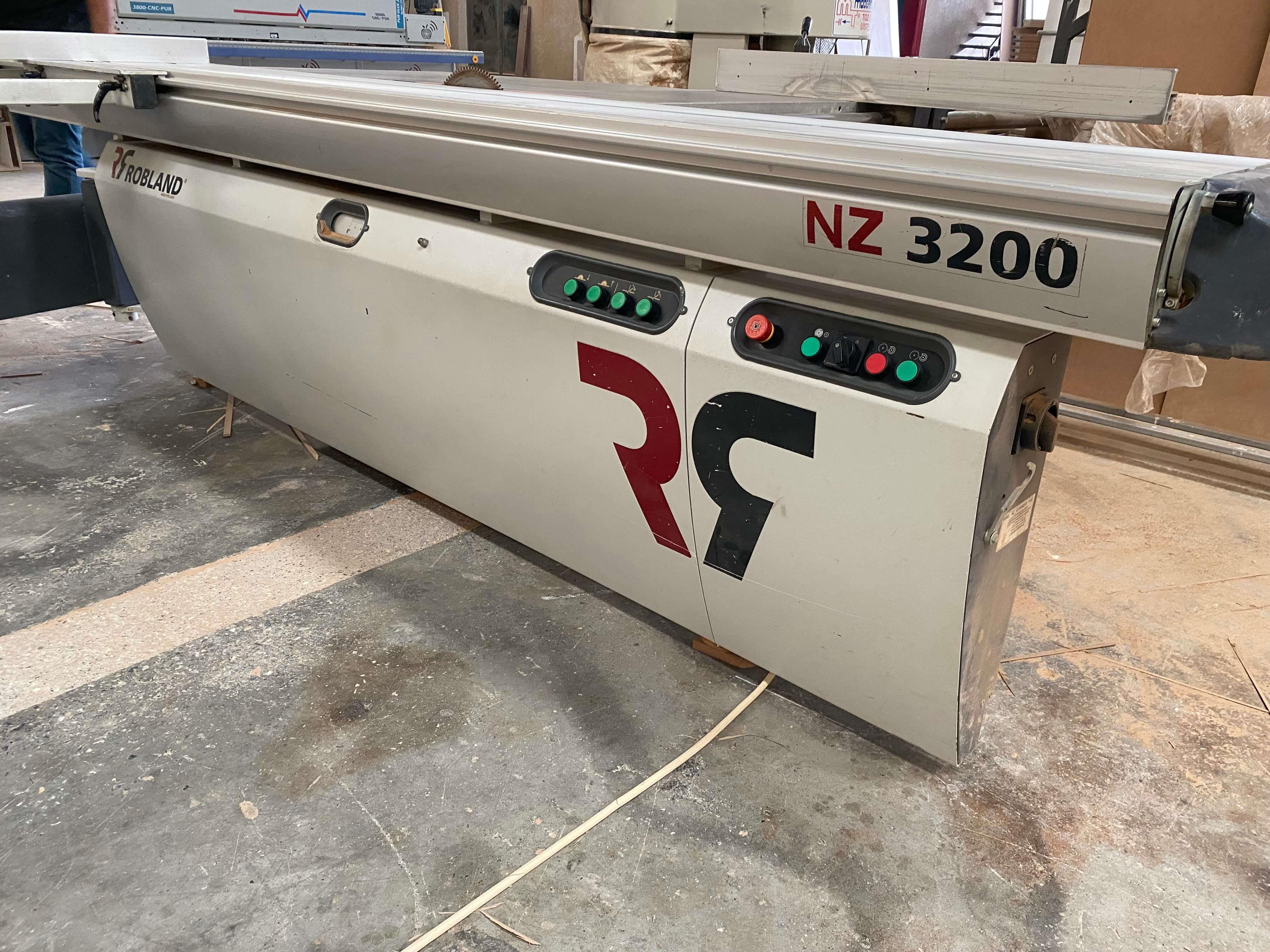 Robland Nz 3200 Çizicili Yatar Daire Kesim Testere Makinesi (2010)