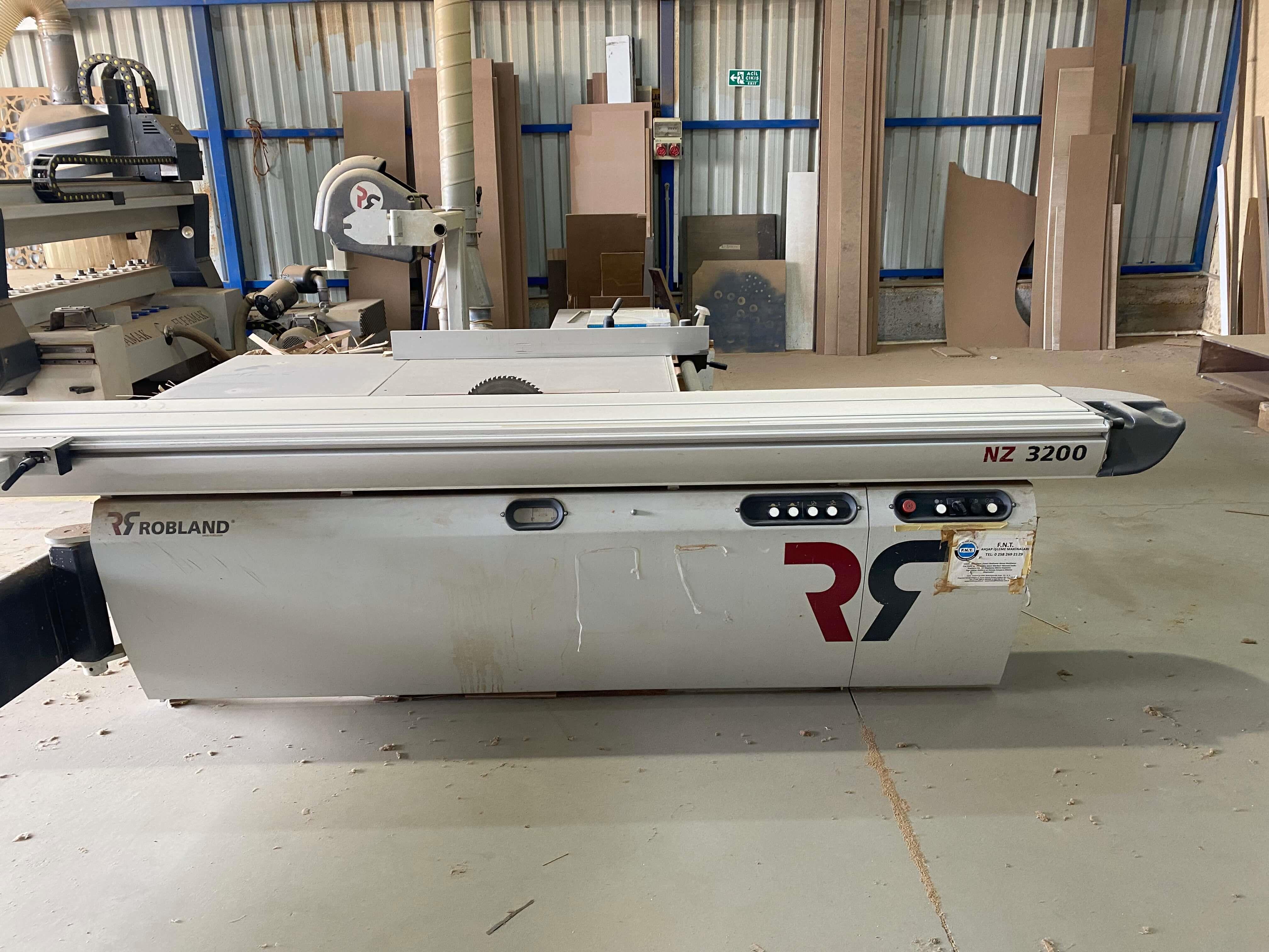 Robland Nz 3200 Çizicili Yatar Daire Kesim Makinesi