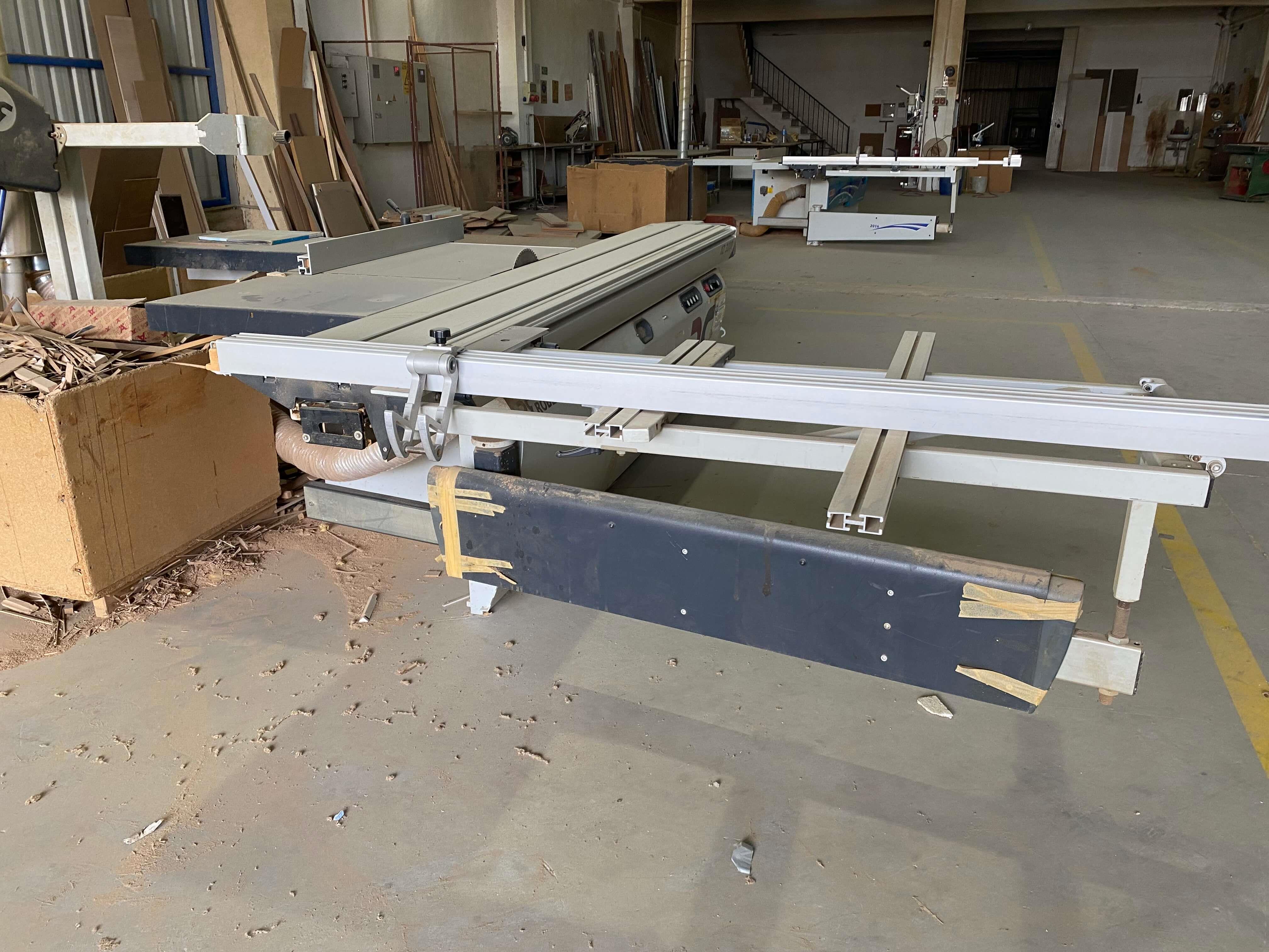 Robland Nz 3200 Çizicili Yatar Daire Kesim Makinesi