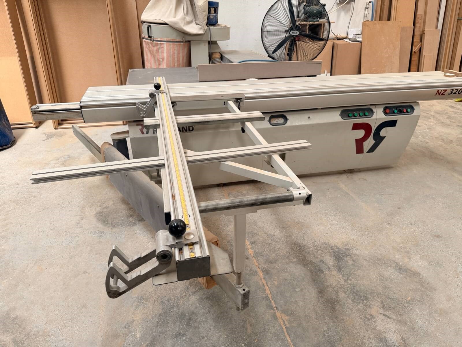 ROBLAND NZ 3200 Çizicili Yatar Daire Kesim Makinesi (2010)