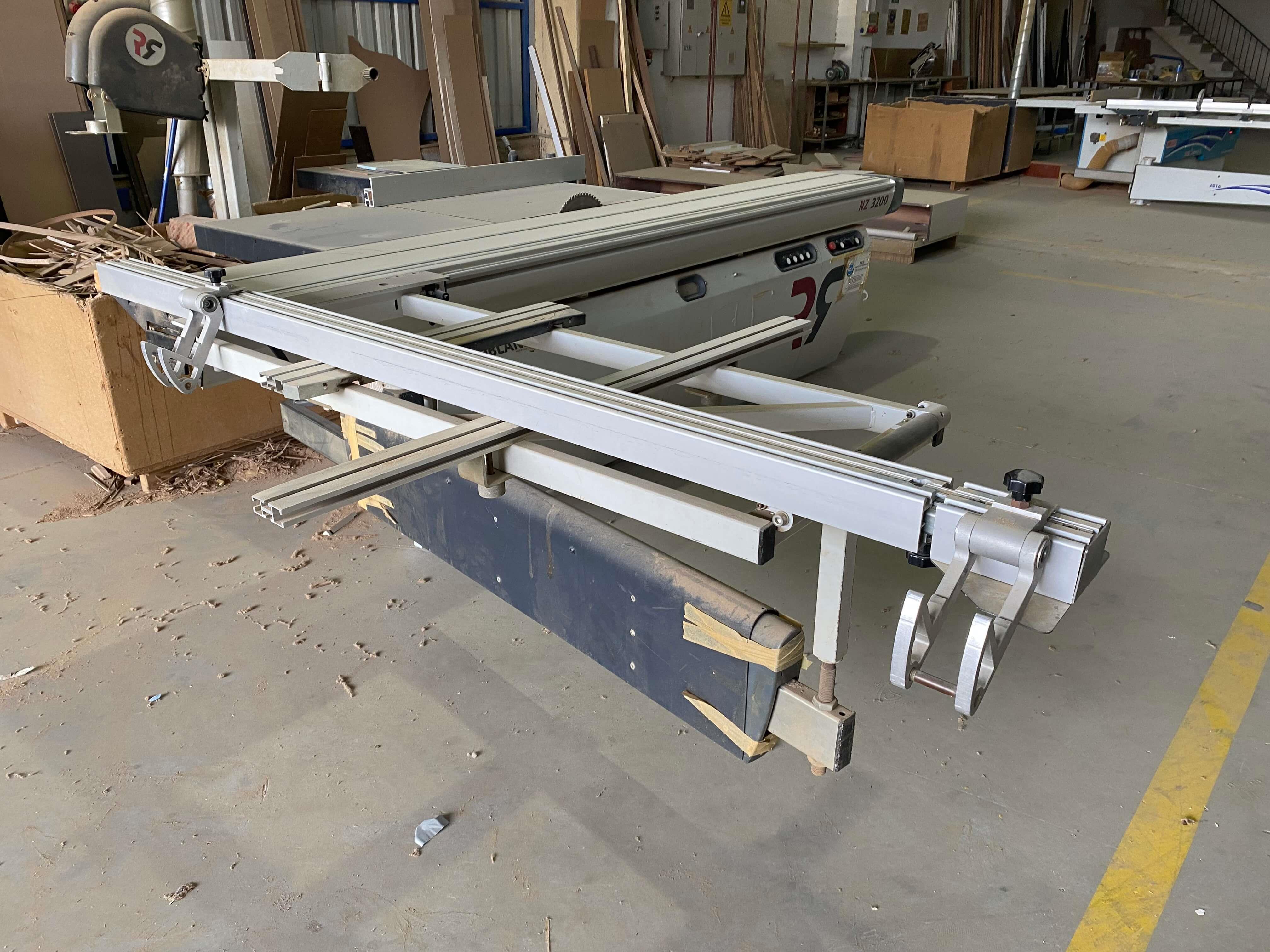 Robland Nz 3200 Çizicili Yatar Daire Kesim Makinesi