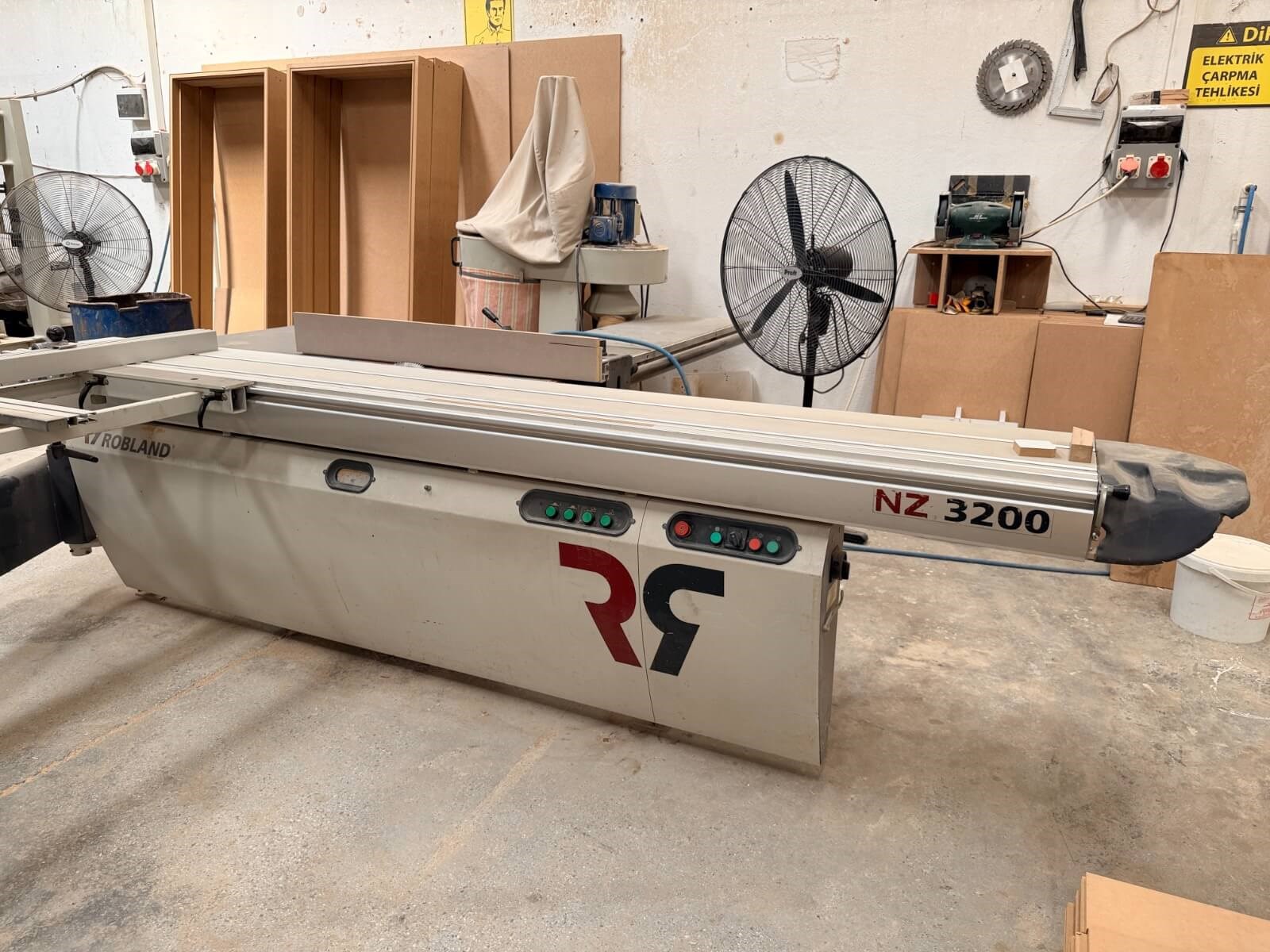 ROBLAND NZ 3200 Çizicili Yatar Daire Kesim Makinesi (2010)