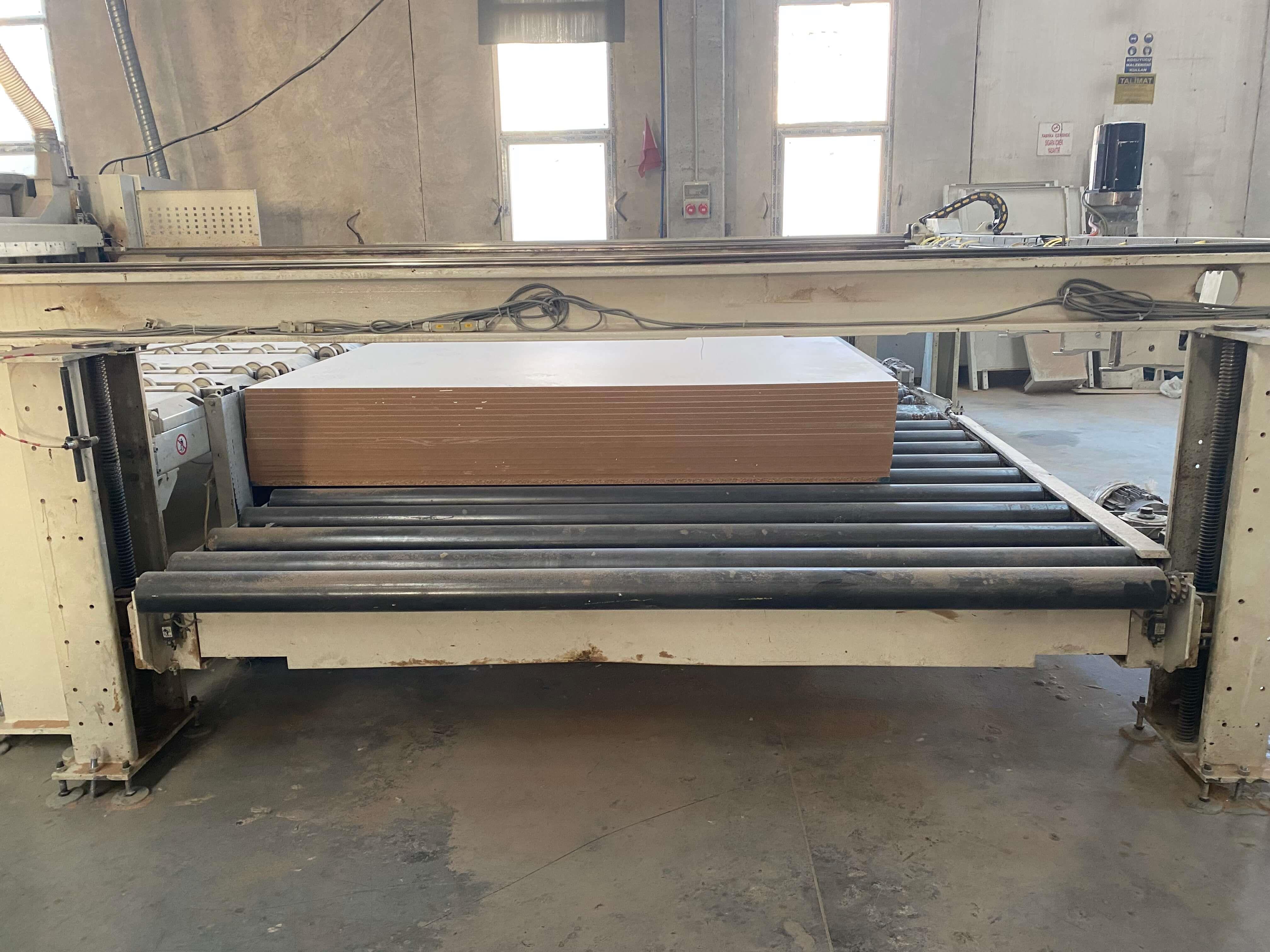 Scm Gabbiani Galaxy T3 130 Asansörlü Arkadan Yandan Yüklemeli Panel Ebatlama Makinesi (2012)