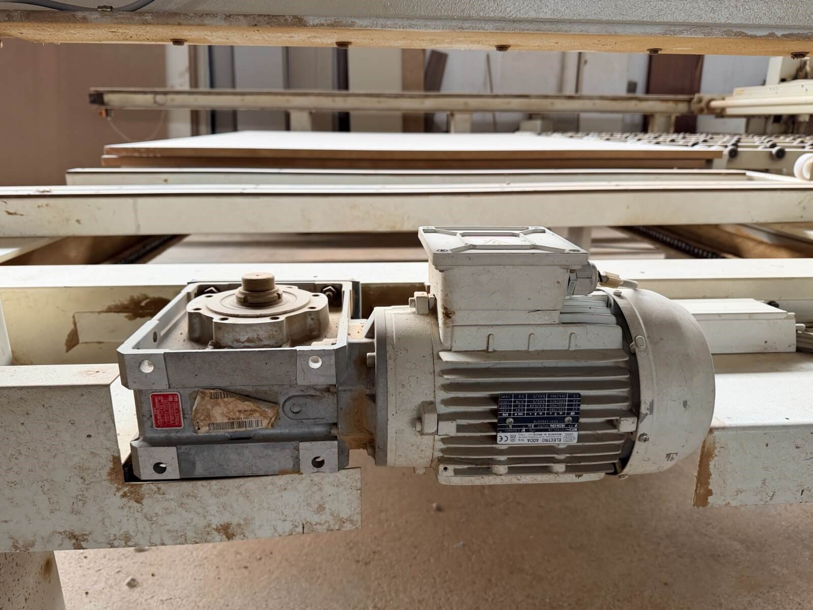 SCM Galaxy 90 Arkadan Yüklemeli Asansörlü Panel Ebatlama Makinesi (2003)