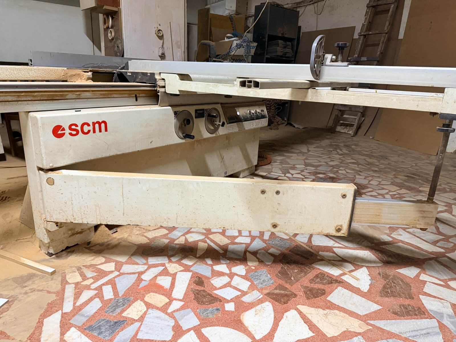 SCM SI 300 Çizicili Yatar Daire Makinesi (2004)
