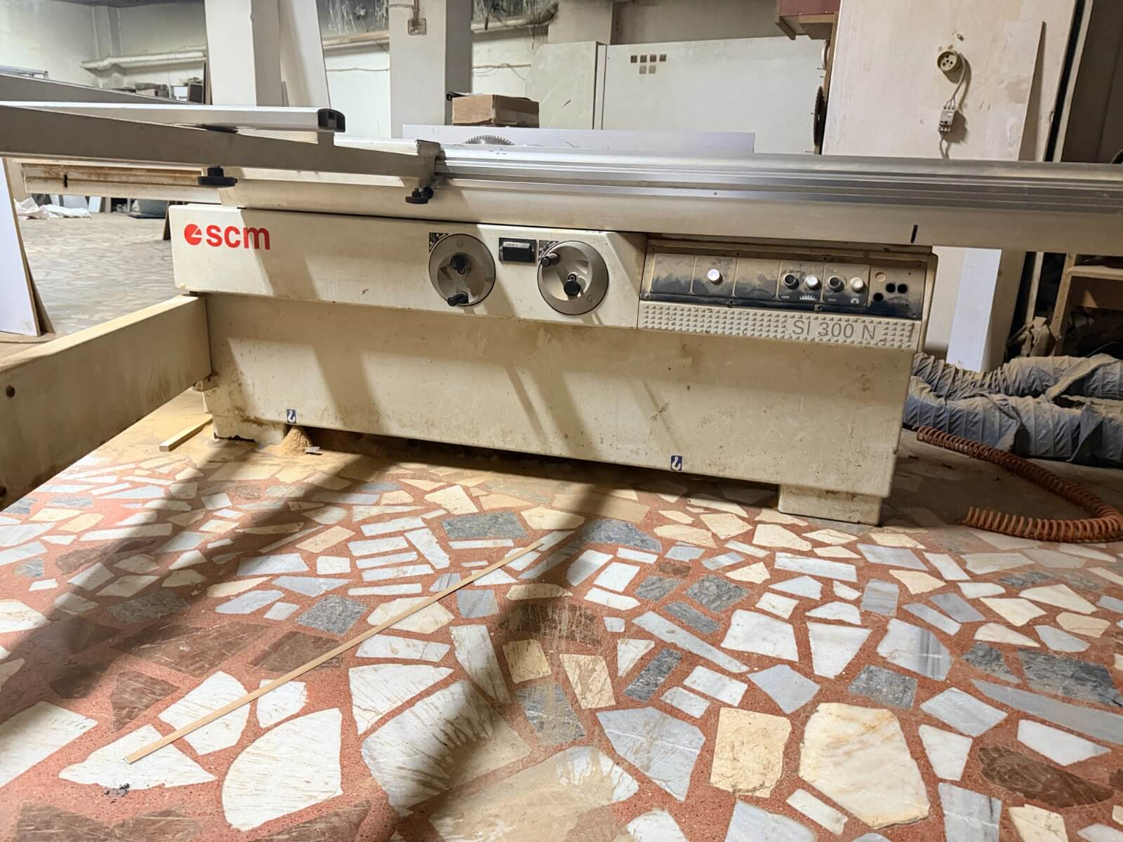 SCM SI 300 Çizicili Yatar Daire Makinesi (2004)