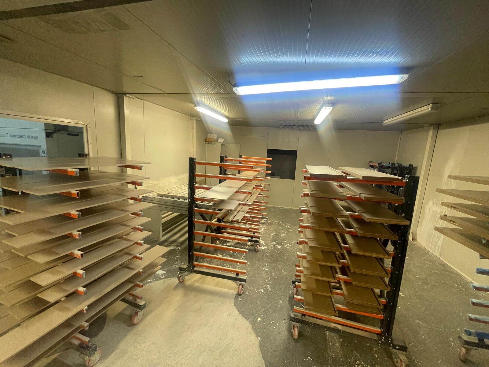 SCM Superfici Compact Spray Gls Kurutma Odalı Boya Atım Kabini (2013)