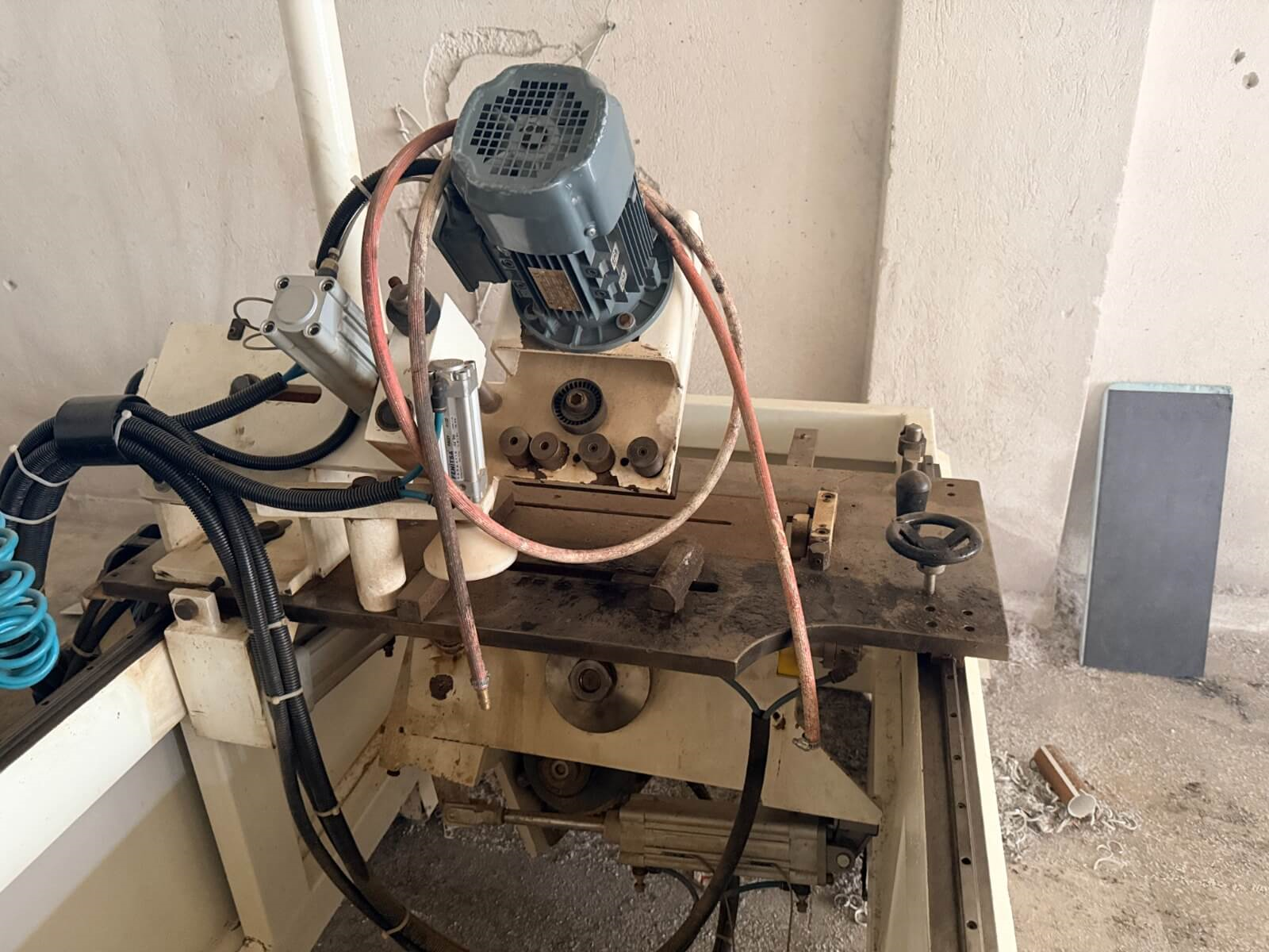 SERMAK St 2300 Kasa 45 Kesme Gönye ve Delik Makinesi