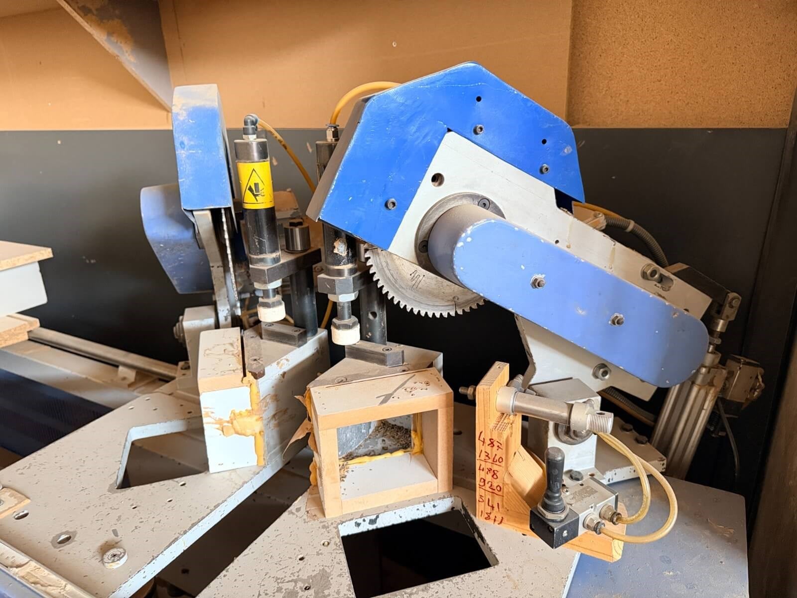 TOSKAR Woodmaster 200 Profil Kesme Makinesi