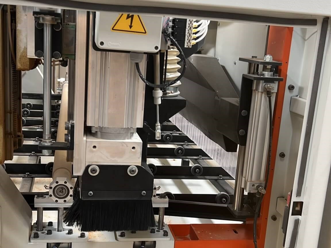 VİGOR 2136 Yükleme, Boşaltma, Delik, Baskı ve Etiketli Düz Tabla Cnc Makinesi (2025)