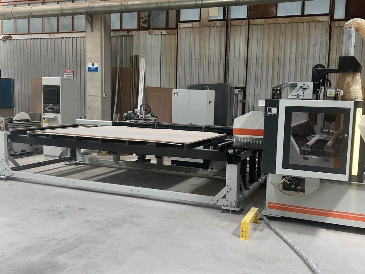 VİGOR 2136 Yükleme, Boşaltma, Delik, Baskı ve Etiketli Düz Tabla Cnc Makinesi (2025)