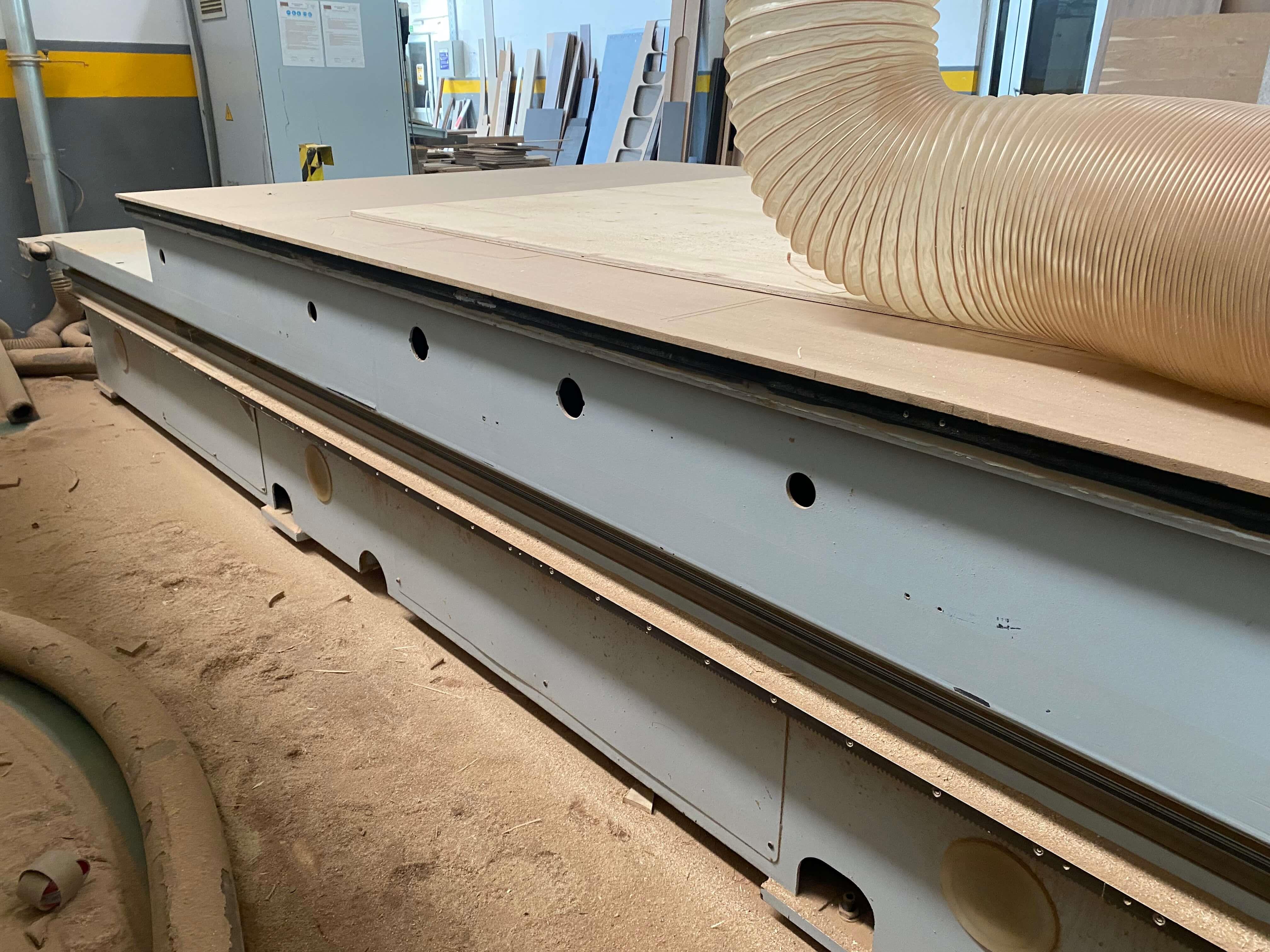 Weeke Optimat Bhp-210 Düz Tabla Süpürmeli Cnc Makinesi (2006)