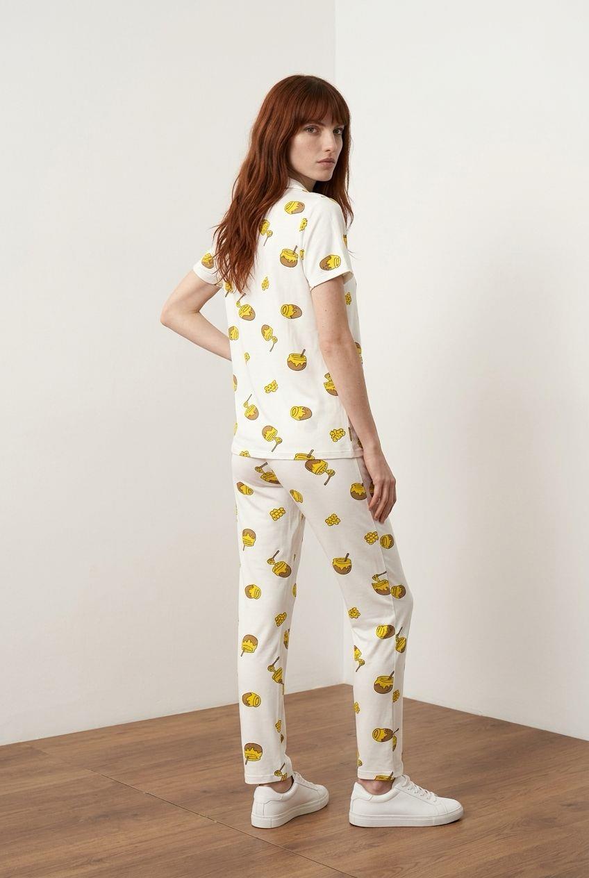 Düğmeli Pijama Takımı Küçük Bal Kavanozu Beyaz
