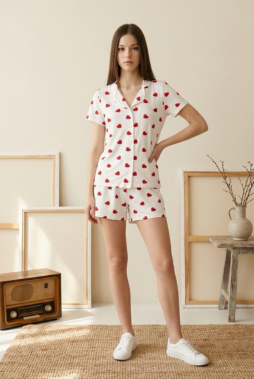Düğmeli Şortlu Pijama Takımı Büyük Kalp Beyaz