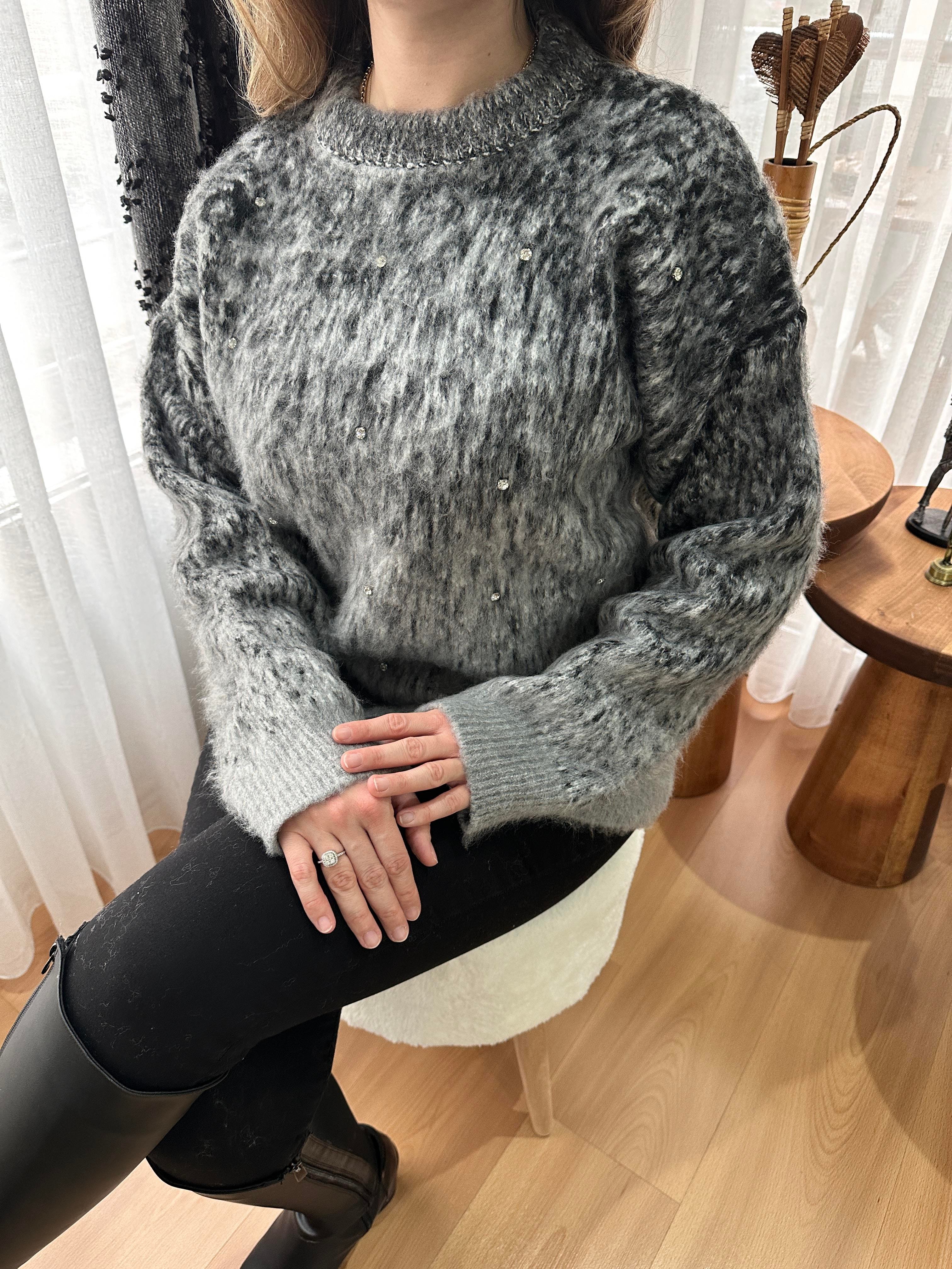 Gri Kırçıllı Kristal Taş Detaylı Yün kazak (%70 Yün)
