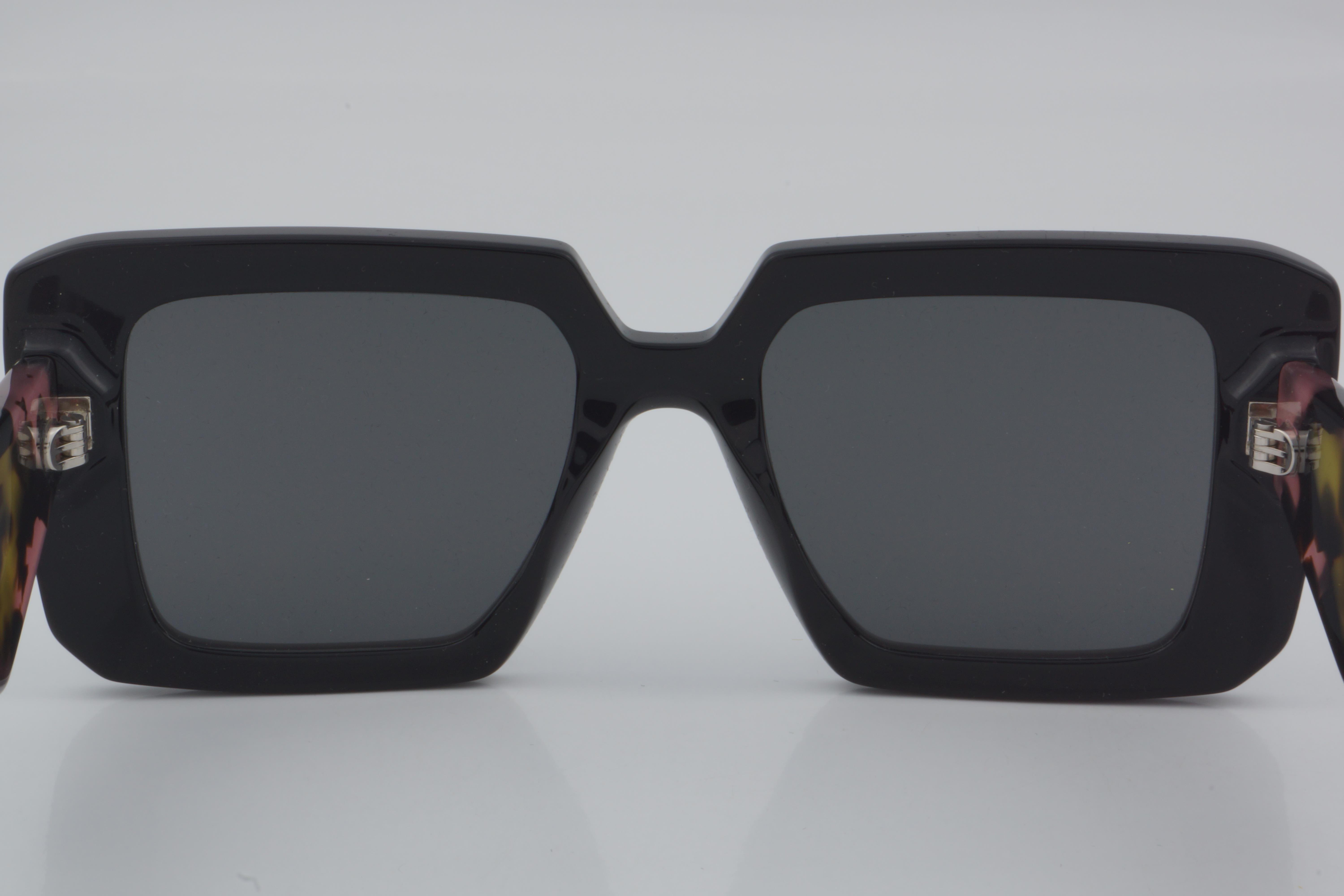 PRADA GÜNEŞ SPR 23Y 1AB-5S0 51 - 01 Güneş Gözlüğü