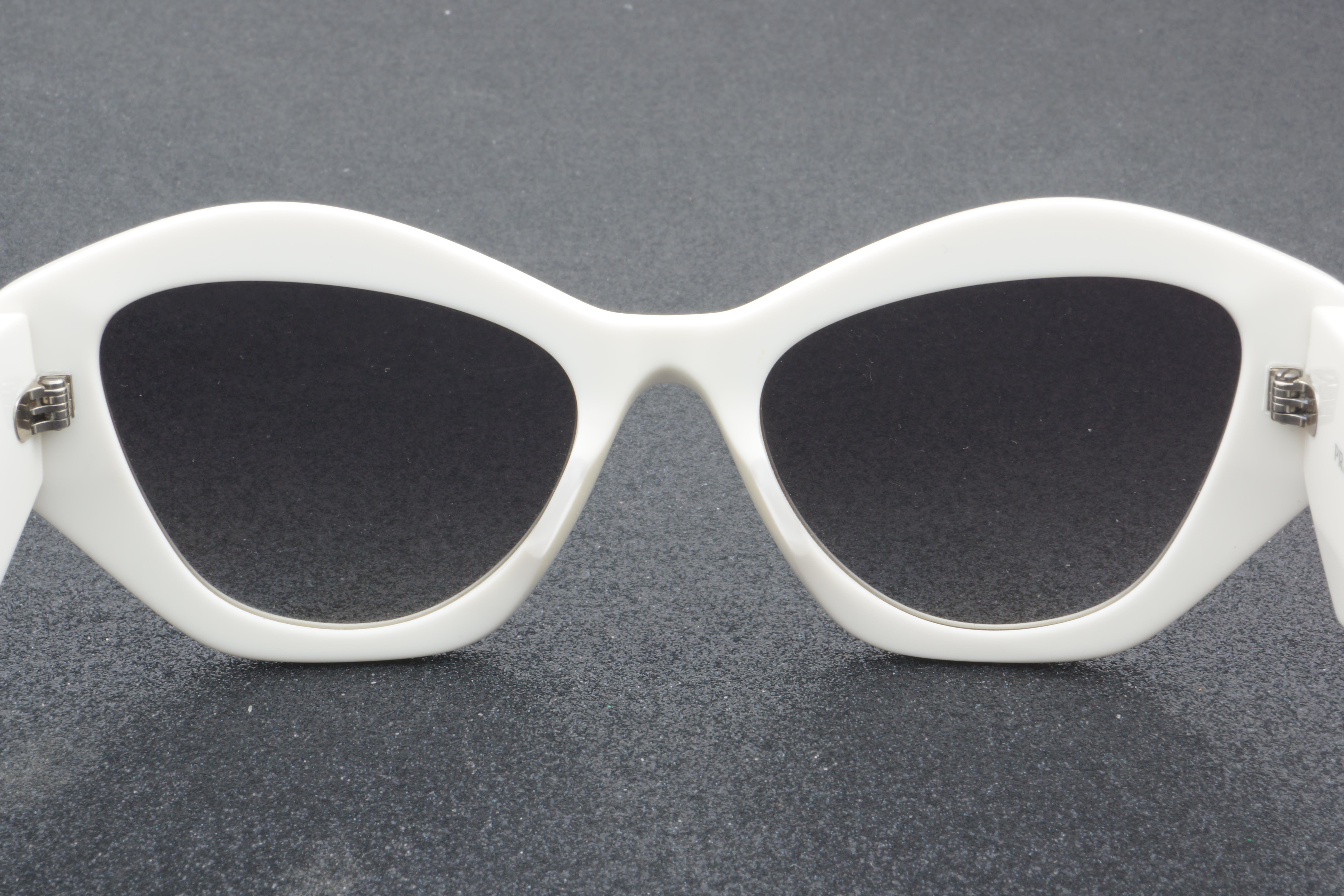 Prada SPR 07Y 142-130 53 - 01 Güneş Gözlüğü