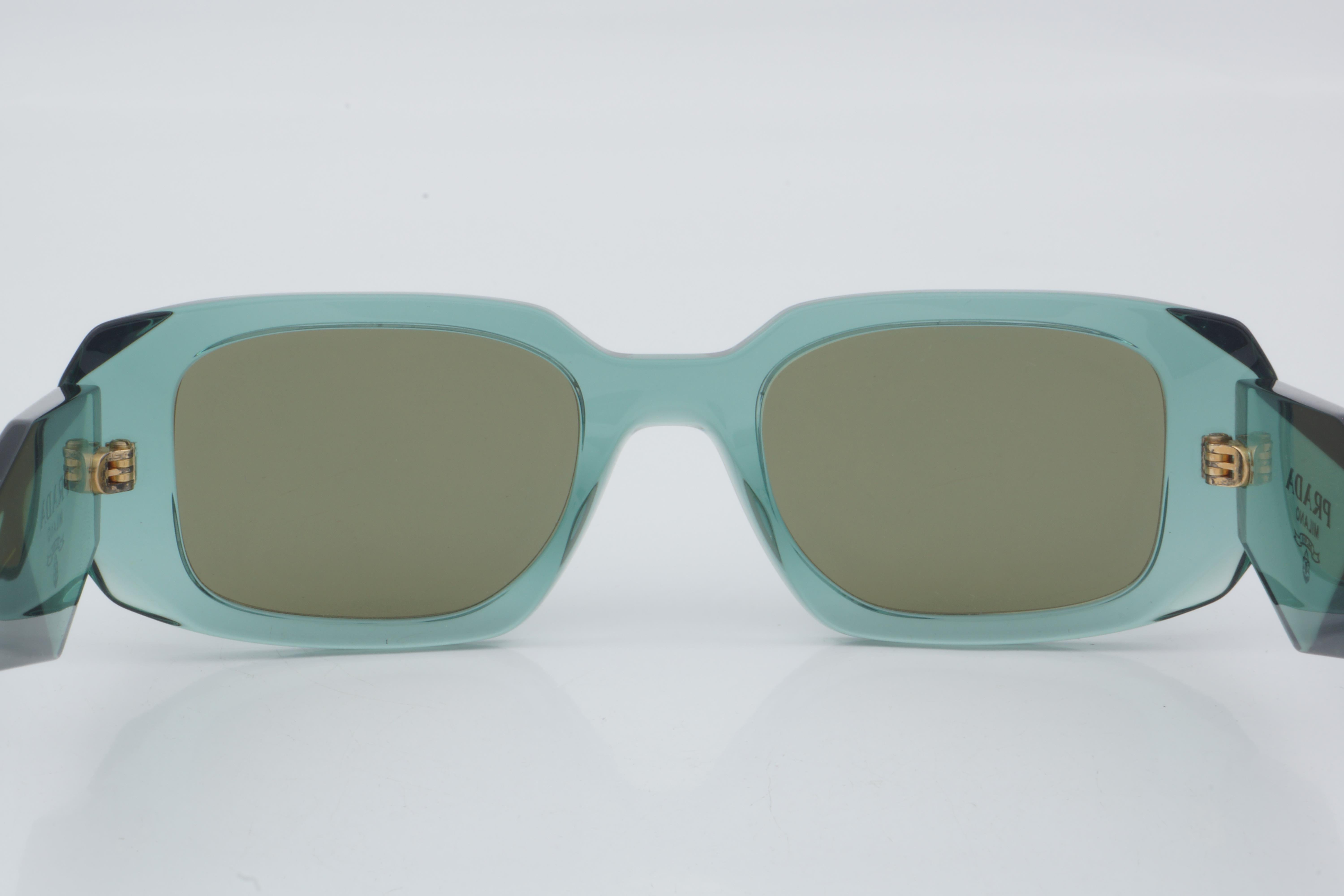 Prada SPR 17W 11R-10E 49 - 01 Güneş Gözlüğü