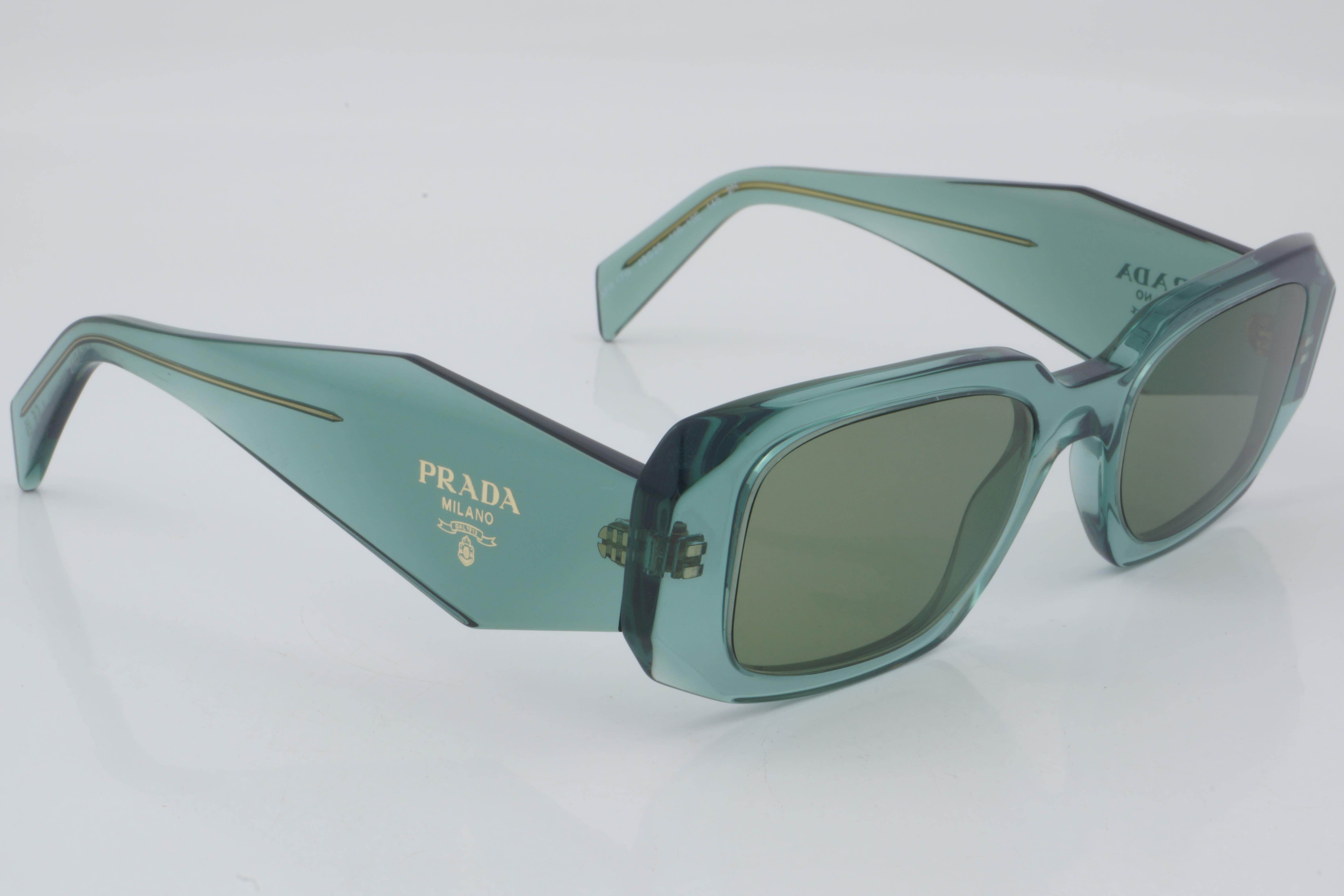 Prada SPR 17W 11R-10E 49 - 01 Güneş Gözlüğü