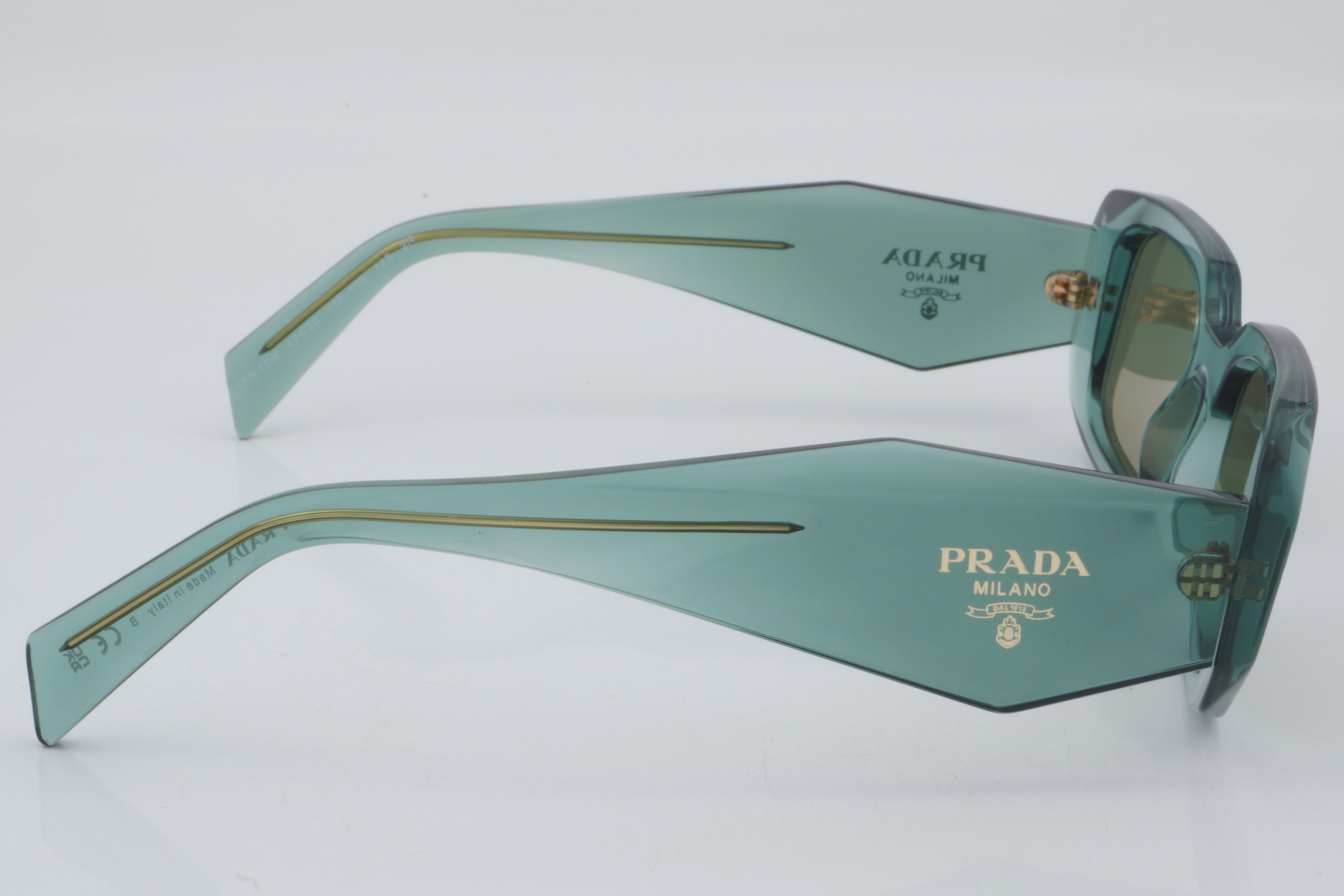 Prada SPR 17W 11R-10E 49 - 01 Güneş Gözlüğü