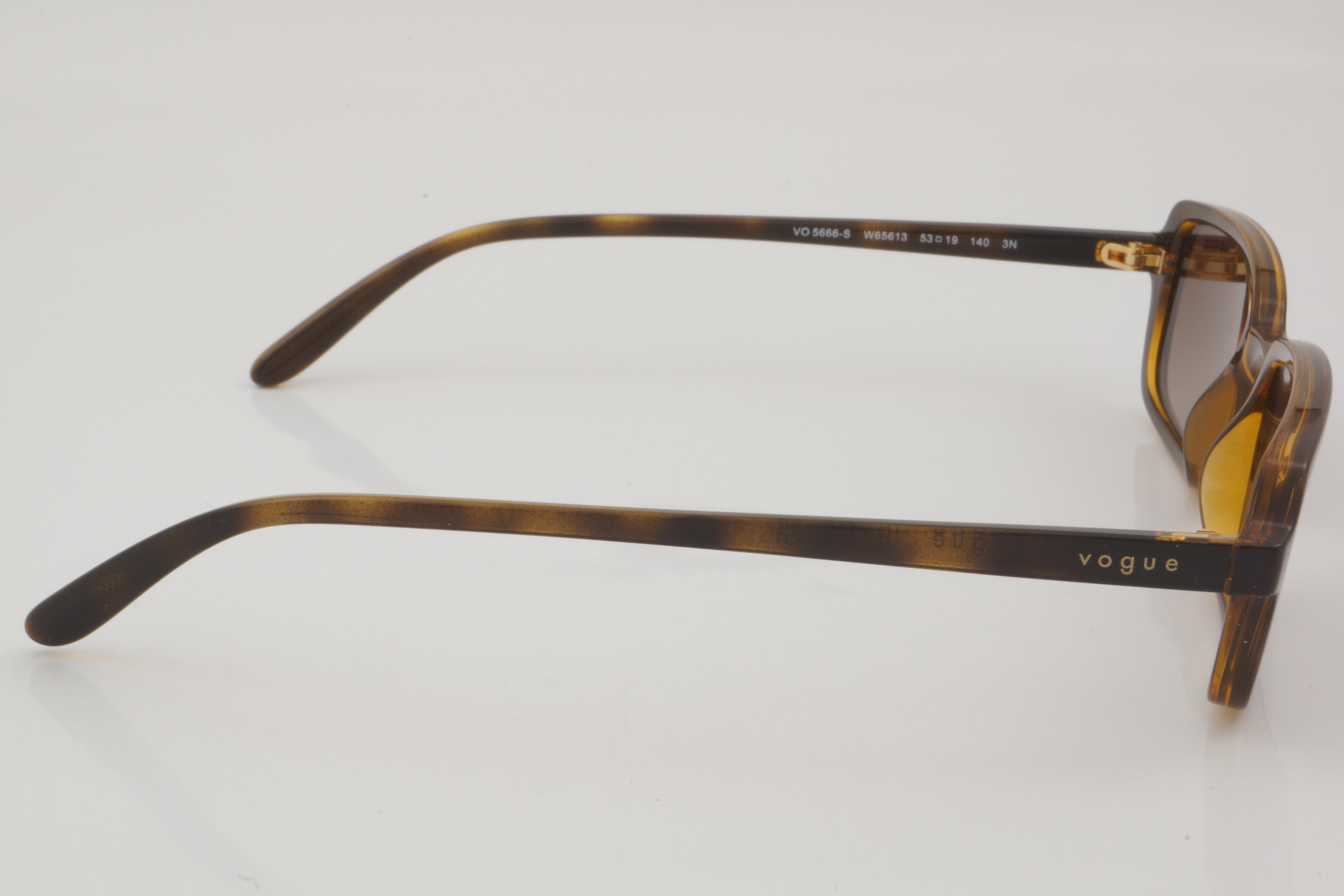 Vogue VO 5666-S W65613 53 - 01 Güneş Gözlüğü