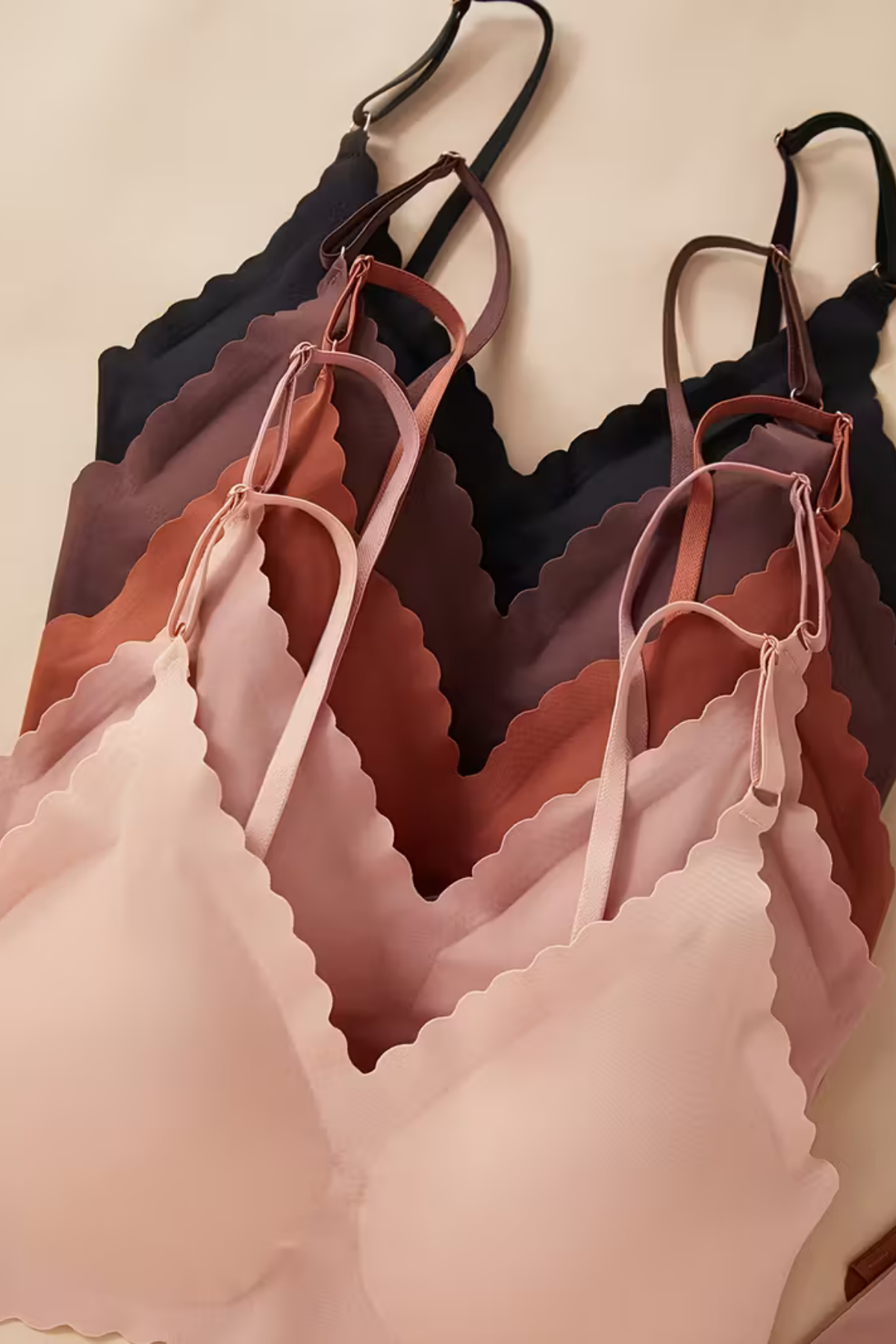 Kadın Kayışsız İç Giyim Seti – Seksi, Rahat ve Destekli | Çıkarılabilir Pedli, Yüksek Kaliteli Kumaş | Konforlu Kesim & Şık Tasarım | Günlük ve Özel Kullanım İçin Mükemmel Seçim – Rastgele Renk