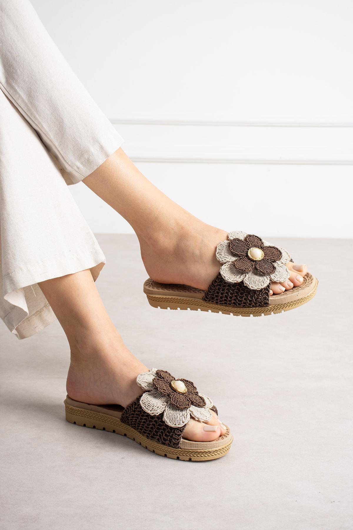 kahverengi-onu-acik-cicekli-hasir-orgu-3f3-3a.jpg
