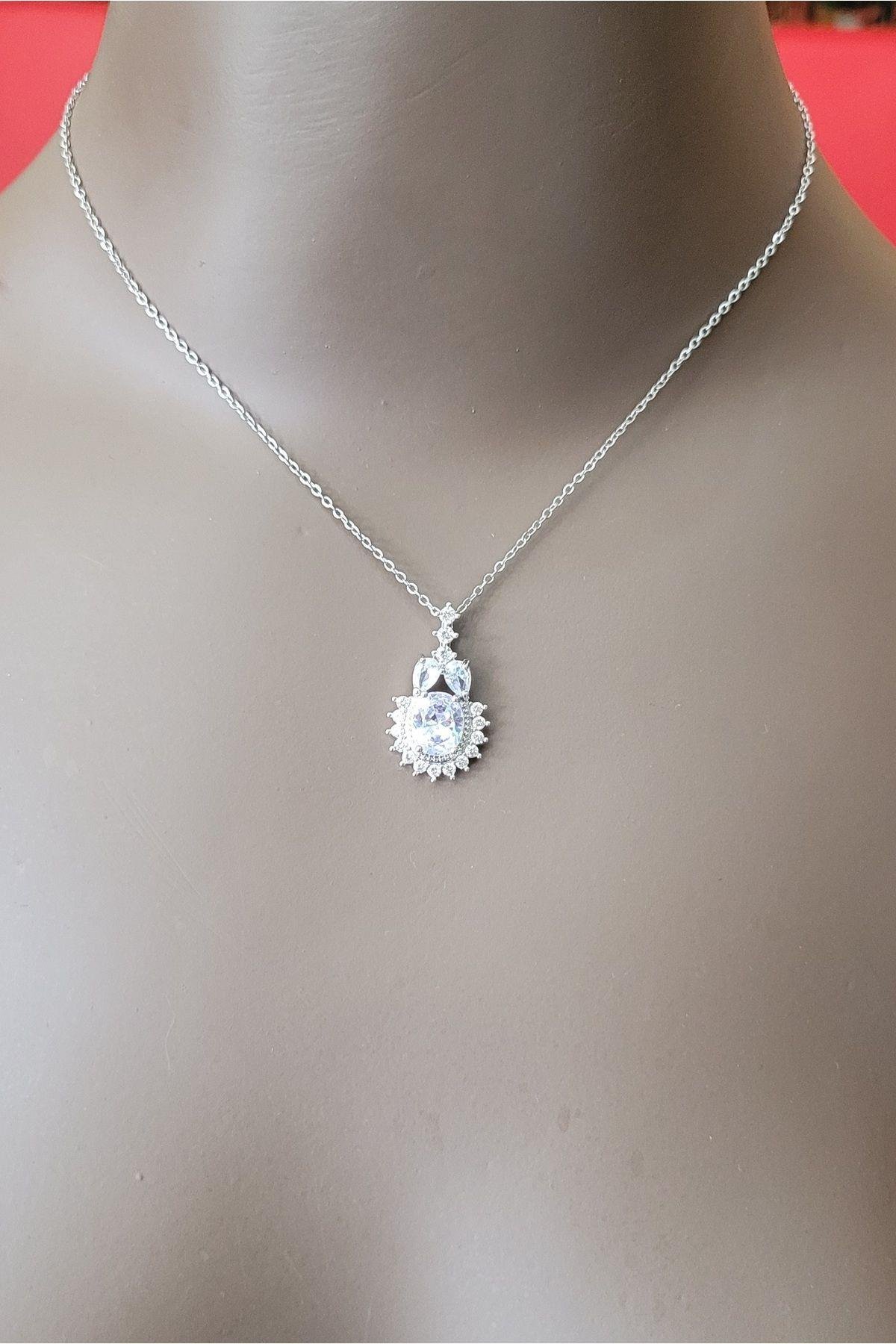 Oval Kesim Kadın Kolye