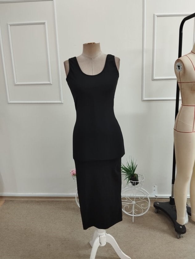 Kadın Askılı Derin Yuvarlak Yakalı Sırtı Açık Midi Dalgıç Elbise